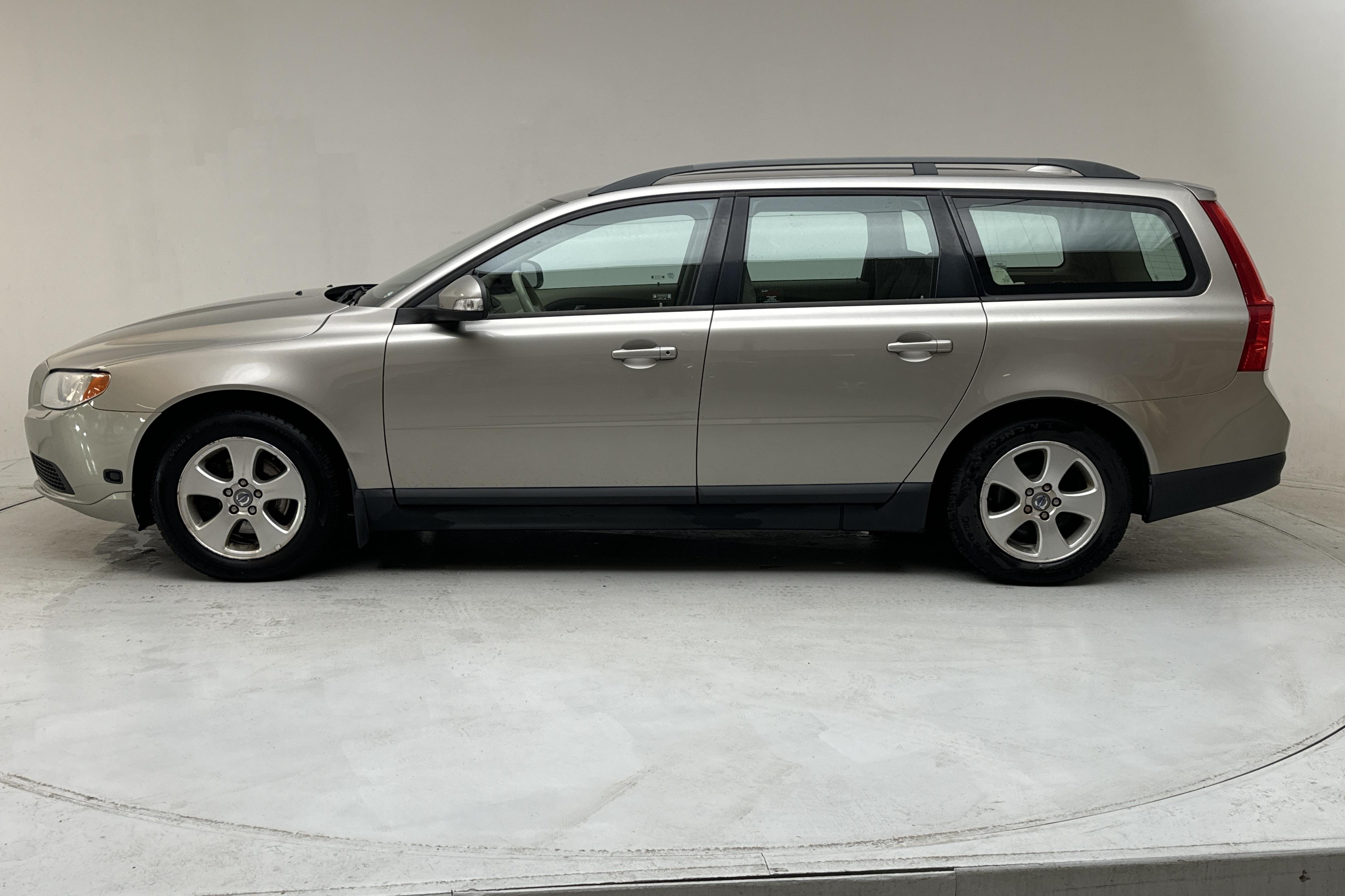 Volvo V70 II 2.0F (145hk) - 222 470 km - Käsitsi - Light Brown - 2008