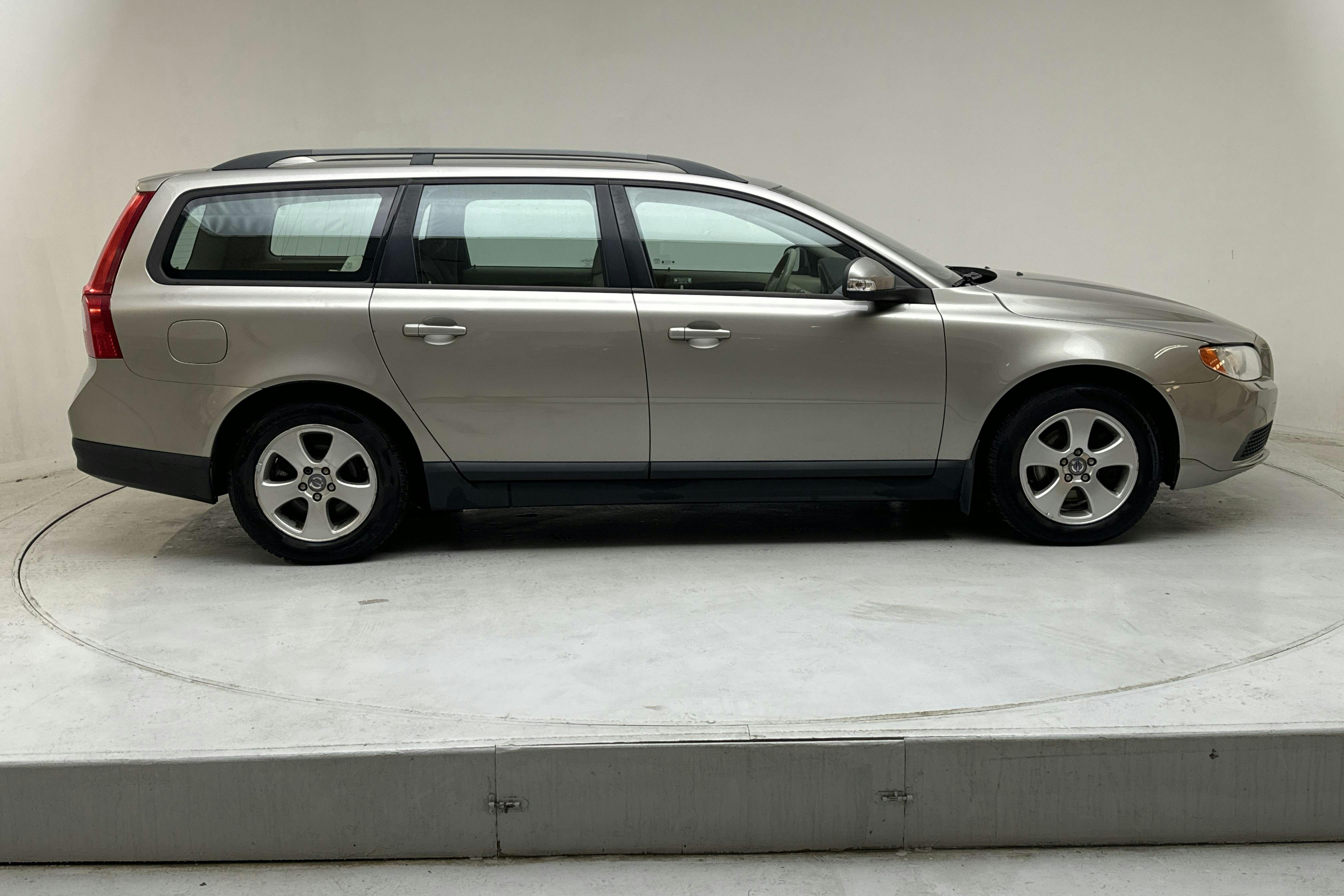 Volvo V70 II 2.0F (145hk) - 222 470 km - Käsitsi - Light Brown - 2008