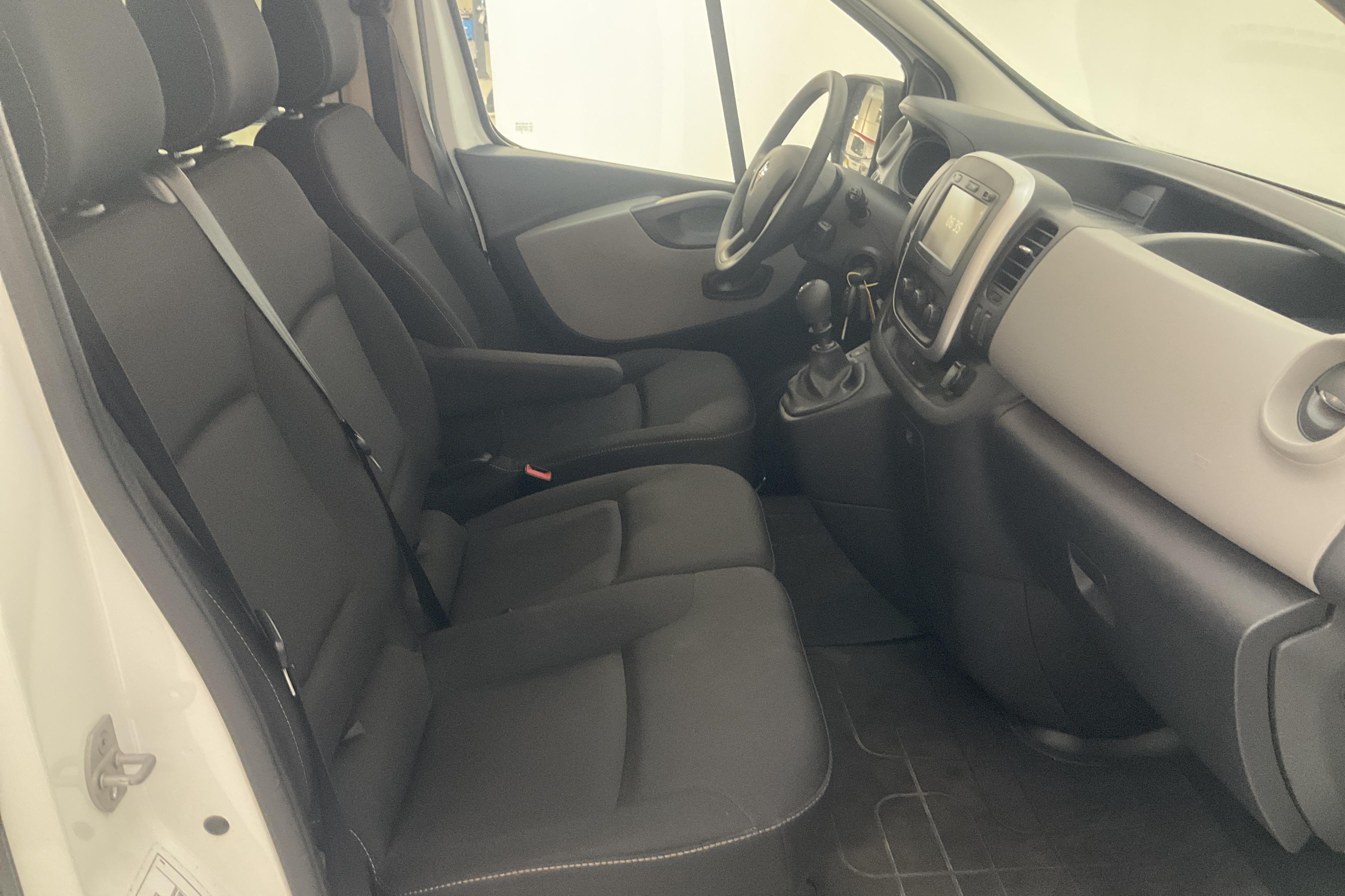 Renault Trafic Kombi 1.6 dCi (125hk) - 79 490 km - Manualna - biały - 2018