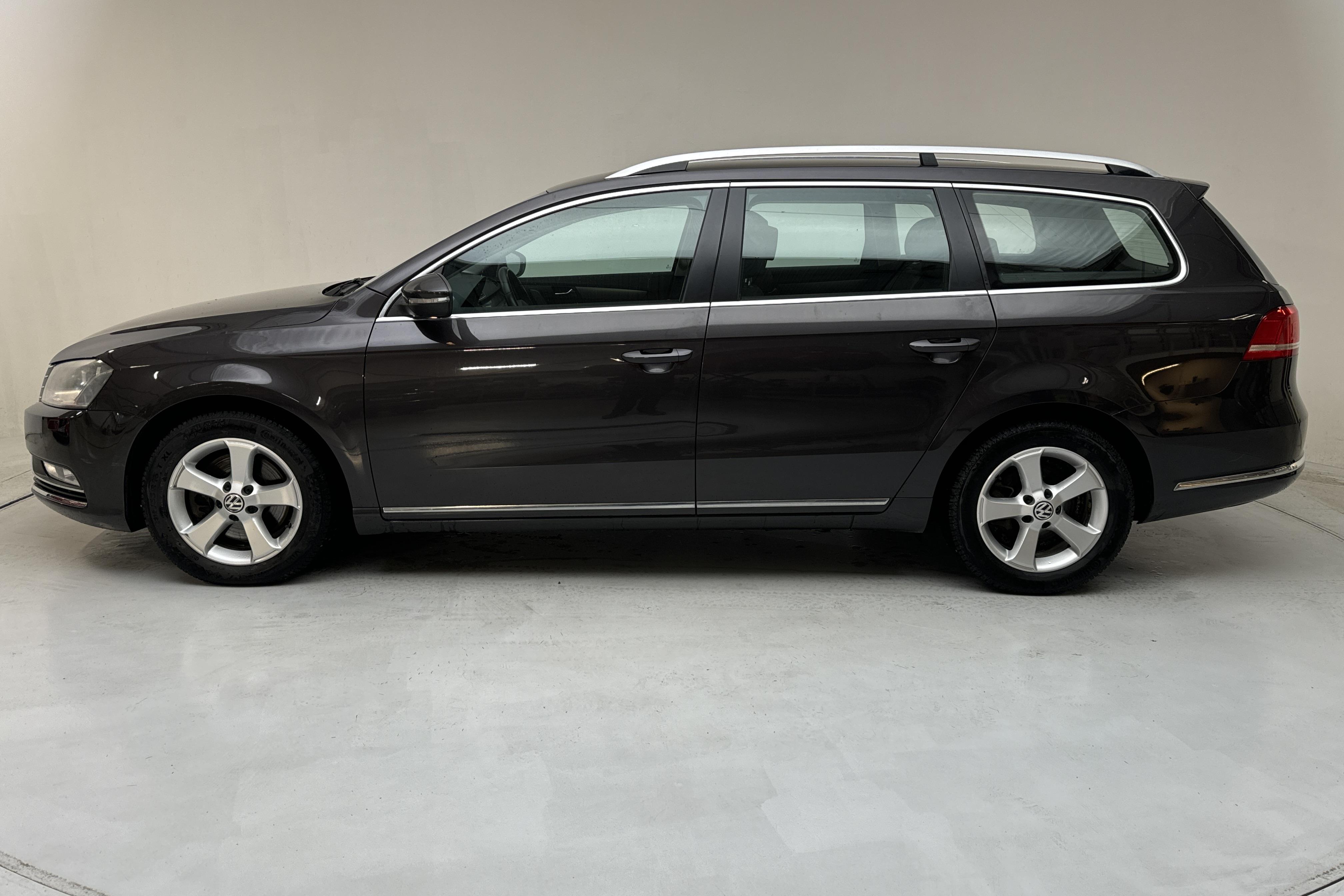 VW Passat 2.0 TDI BlueMotion Technology Variant (140hk) - 11 316 mil - Manuell - Dark Brown - 2012