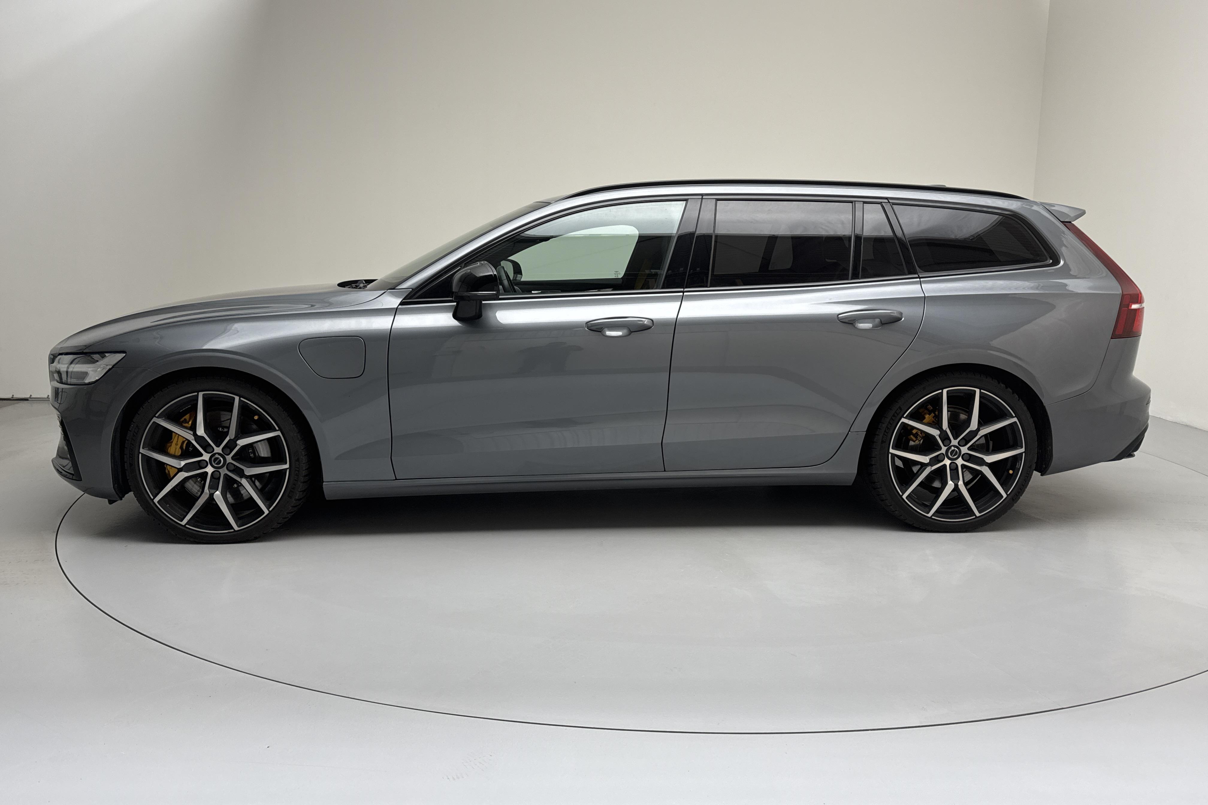 Volvo V60 T8 AWD Twin Engine Polestar Engineered (405hk) - 99 840 km - Automatyczna - szary - 2021