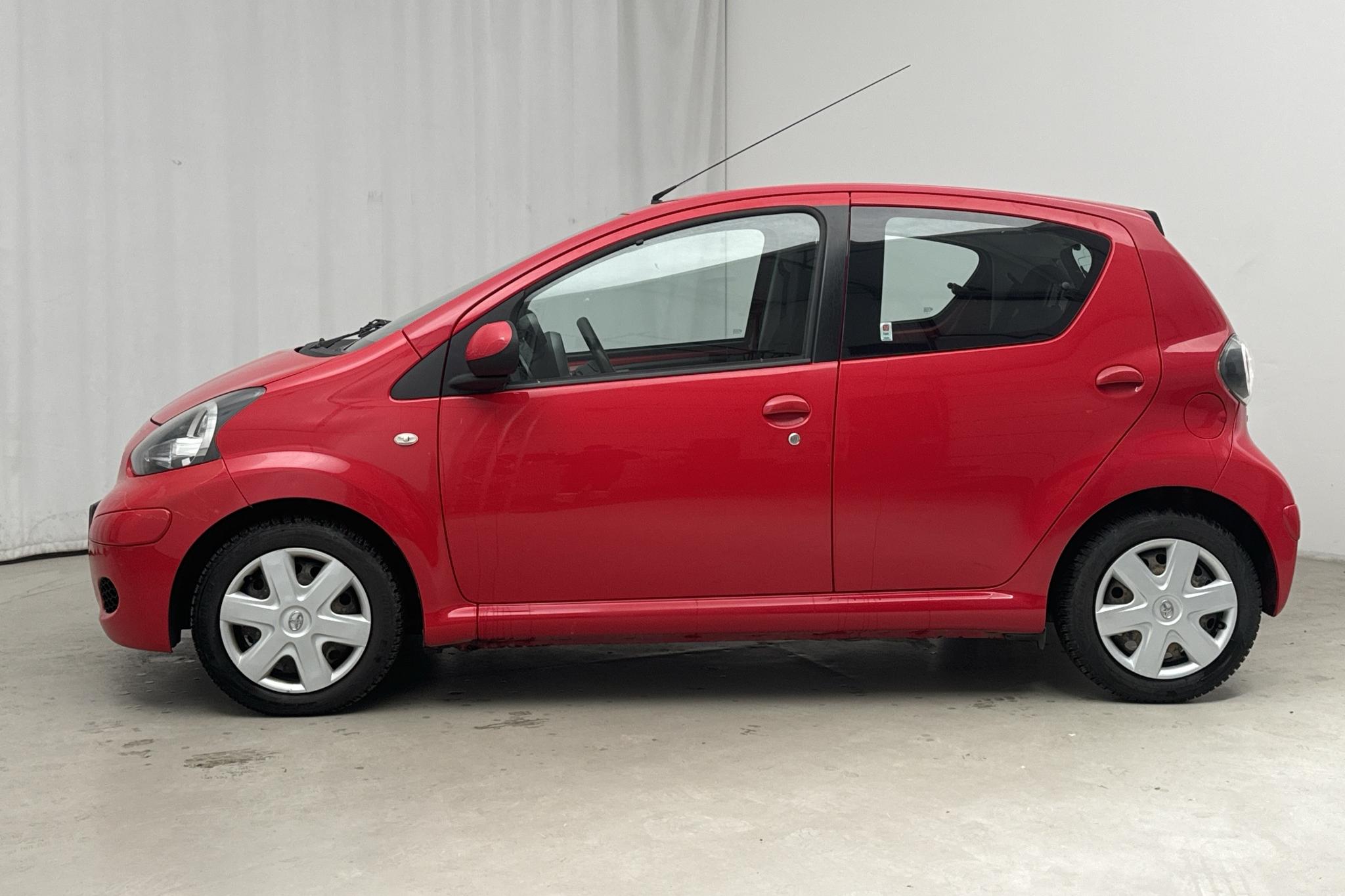 Toyota Aygo 1.0 VVT-i 5dr (68hk) - 157 700 km - Manual - red - 2010