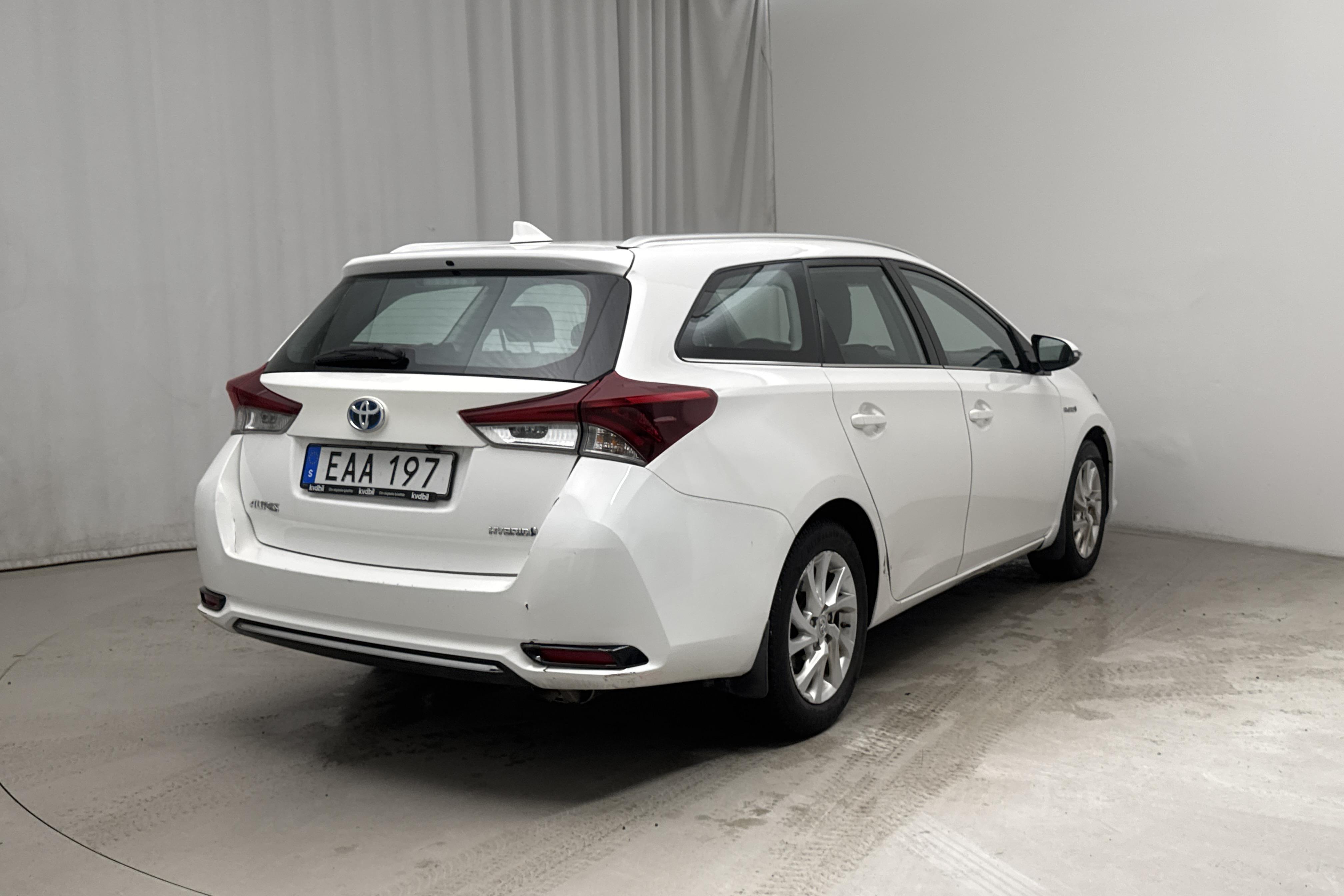 Toyota Auris 1.8 HSD Touring Sports (99hk) - 298 670 km - Automatic - white - 2018