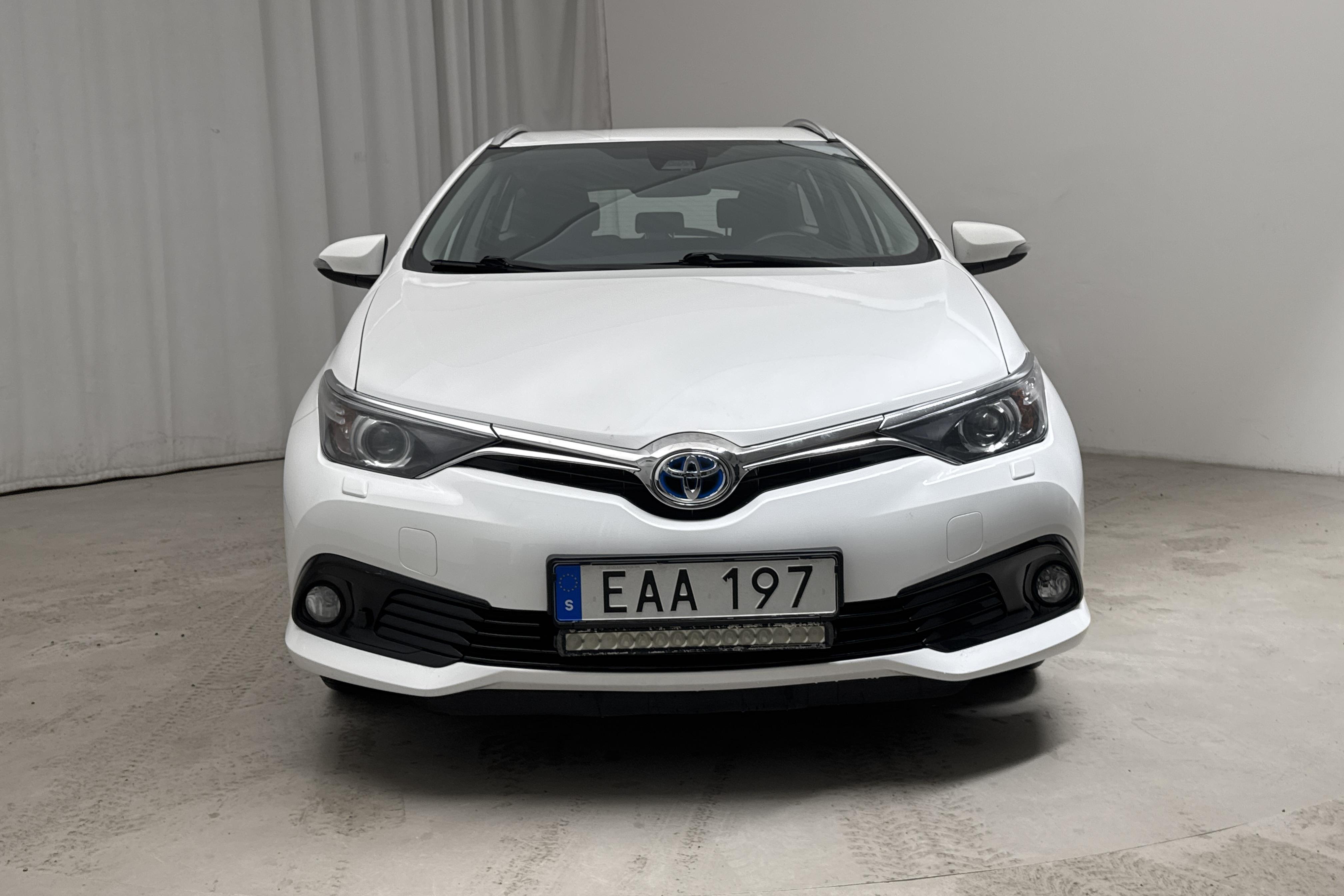 Toyota Auris 1.8 HSD Touring Sports (99hk) - 298 670 km - Automatic - white - 2018