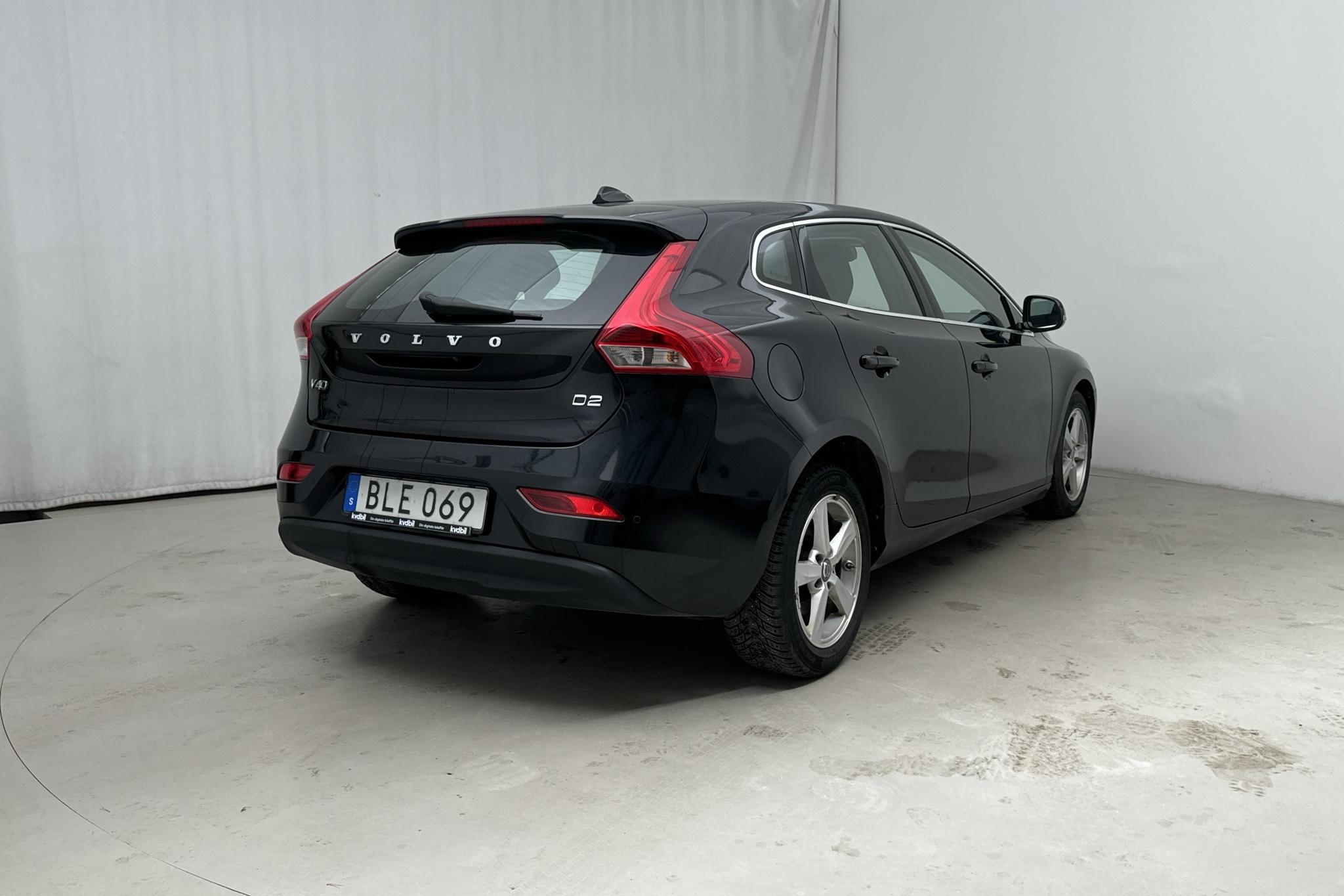 Volvo V40 D2 (115hk) - 136 490 km - Automatyczna - czarny - 2015