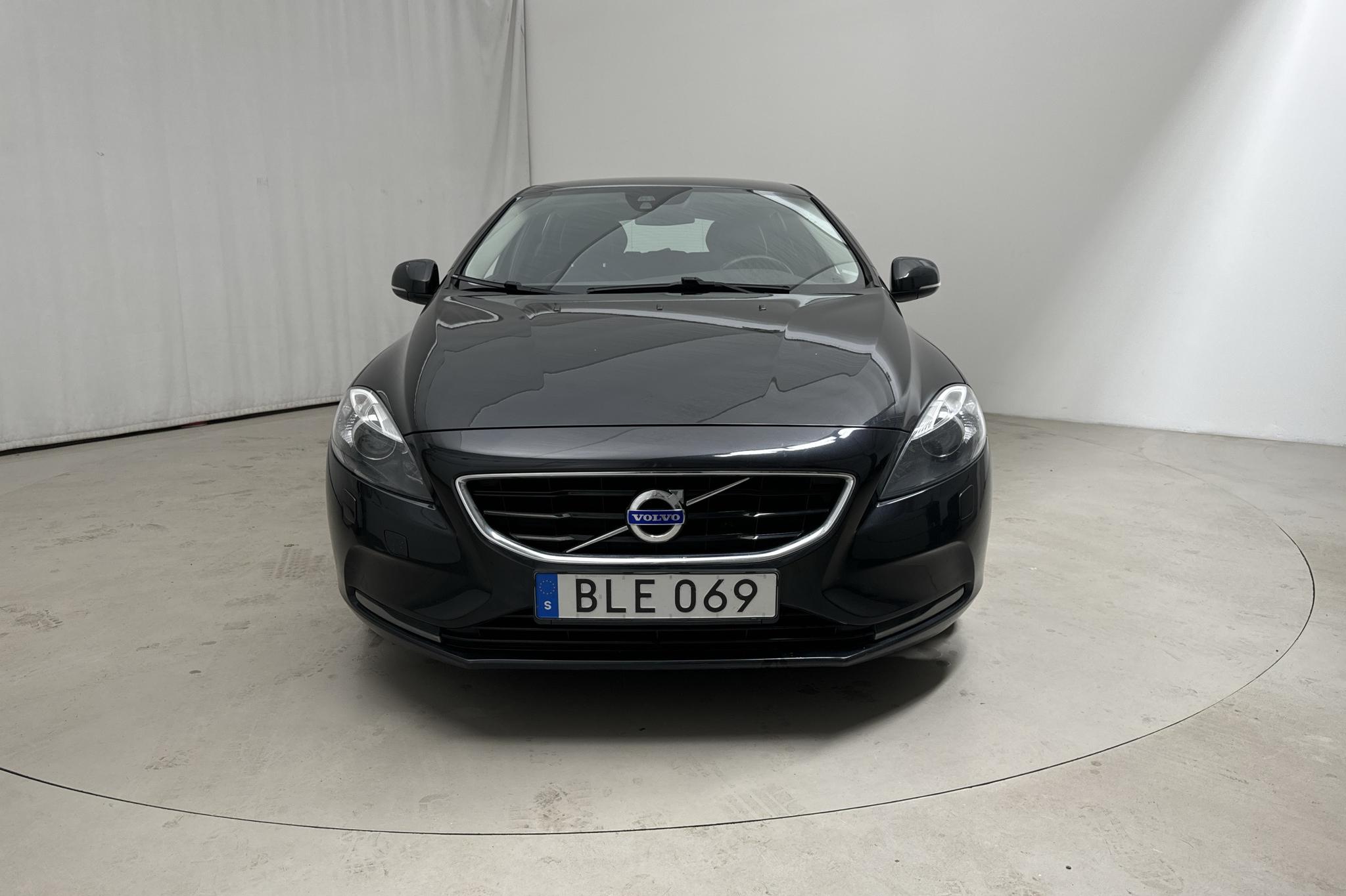 Volvo V40 D2 (115hk) - 136 490 km - Automatyczna - czarny - 2015