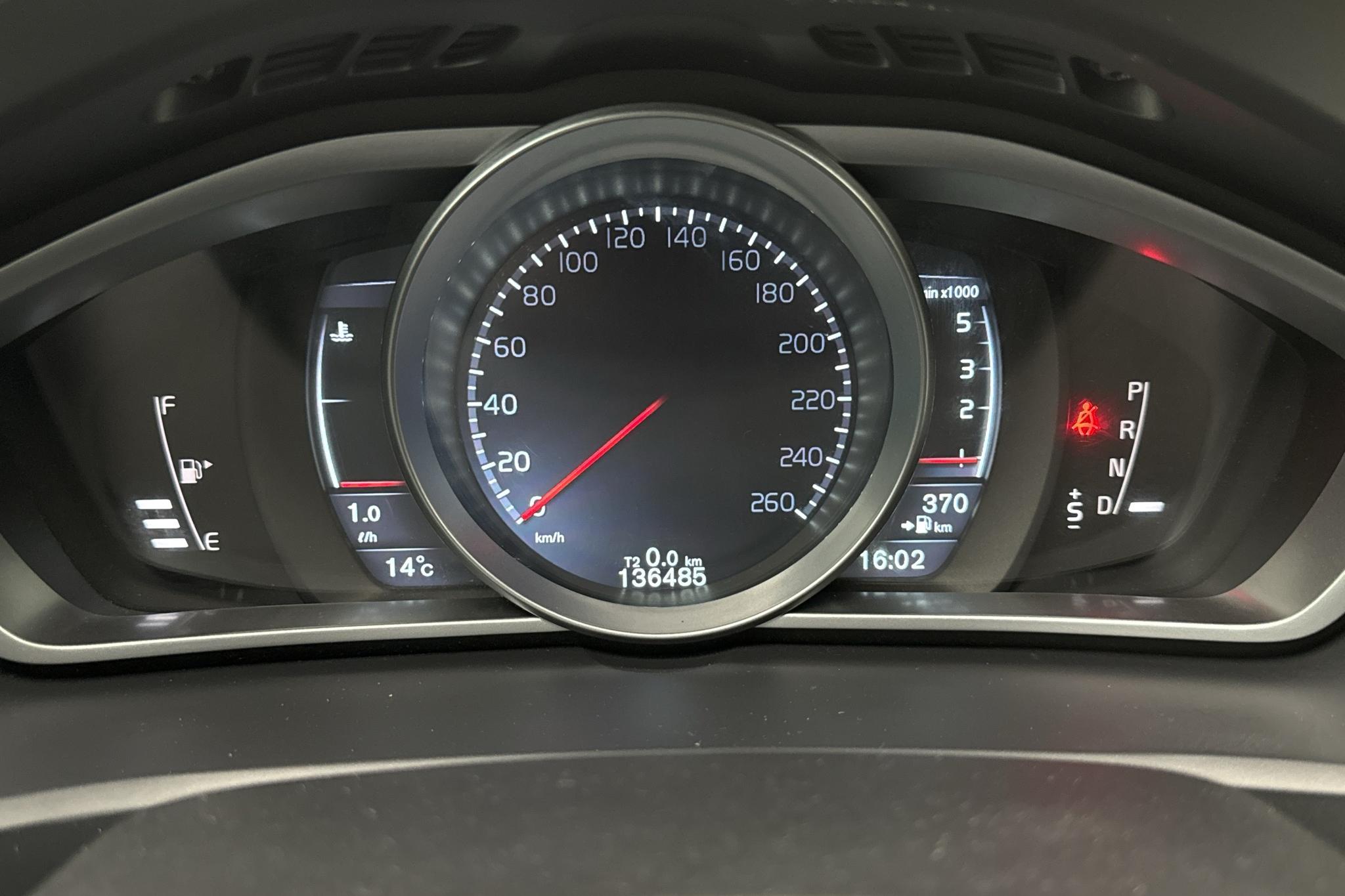 Volvo V40 D2 (115hk) - 136 490 km - Automatyczna - czarny - 2015