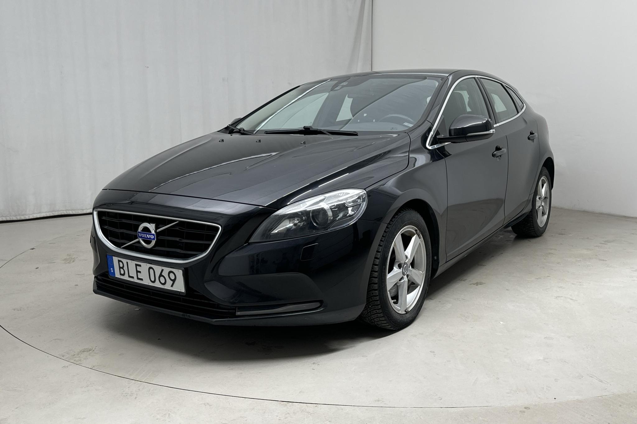 Volvo V40 D2 (115hk) - 136 490 km - Automatyczna - czarny - 2015