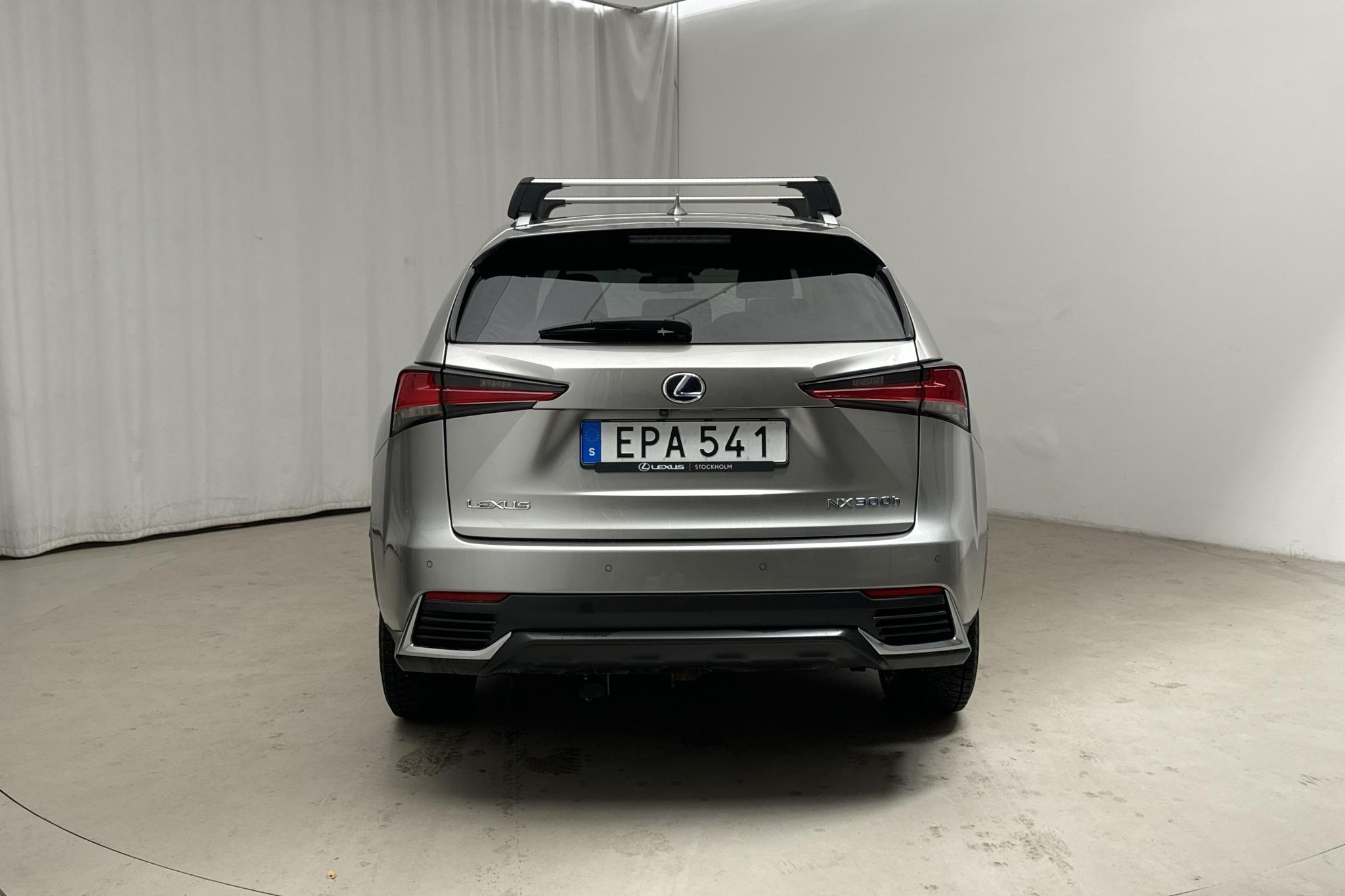 Lexus NX 300h AWD (197hk) - 11 561 mil - Automat - Light Grey - 2018