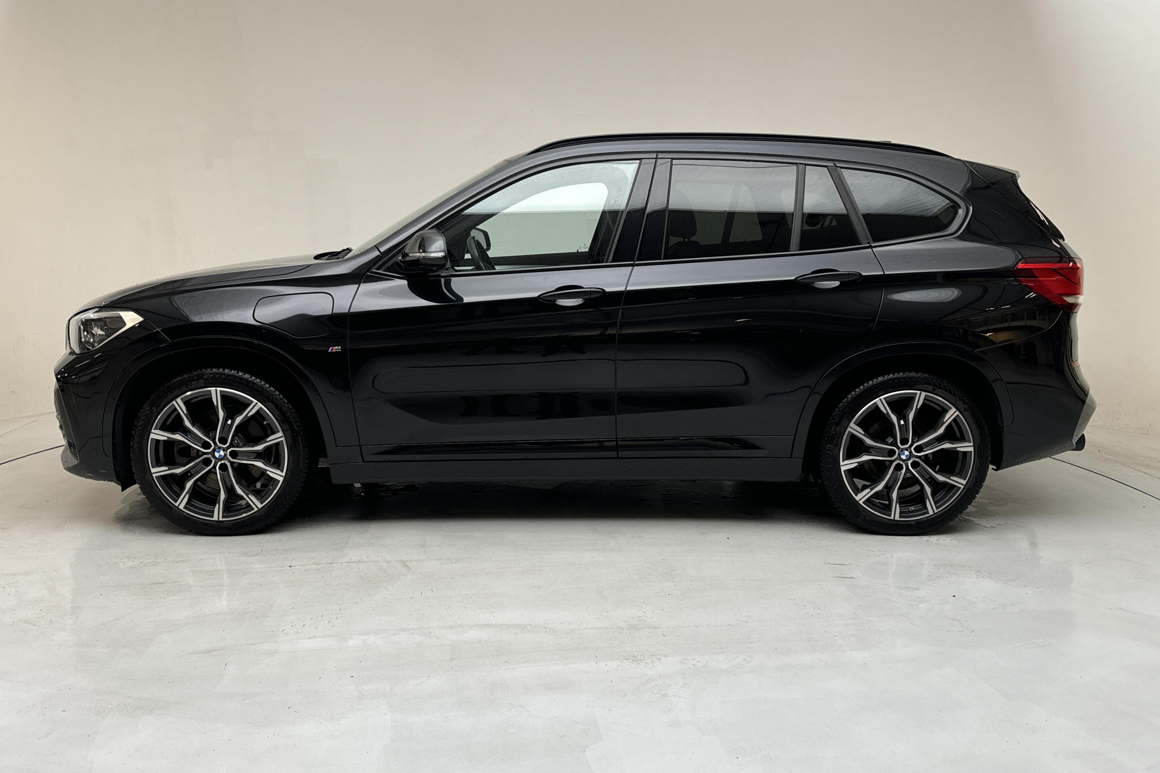 BMW X1 xDrive25e 9,7 kWh LCI, F48 (220hk) - 64 410 km - Automatic - black - 2021