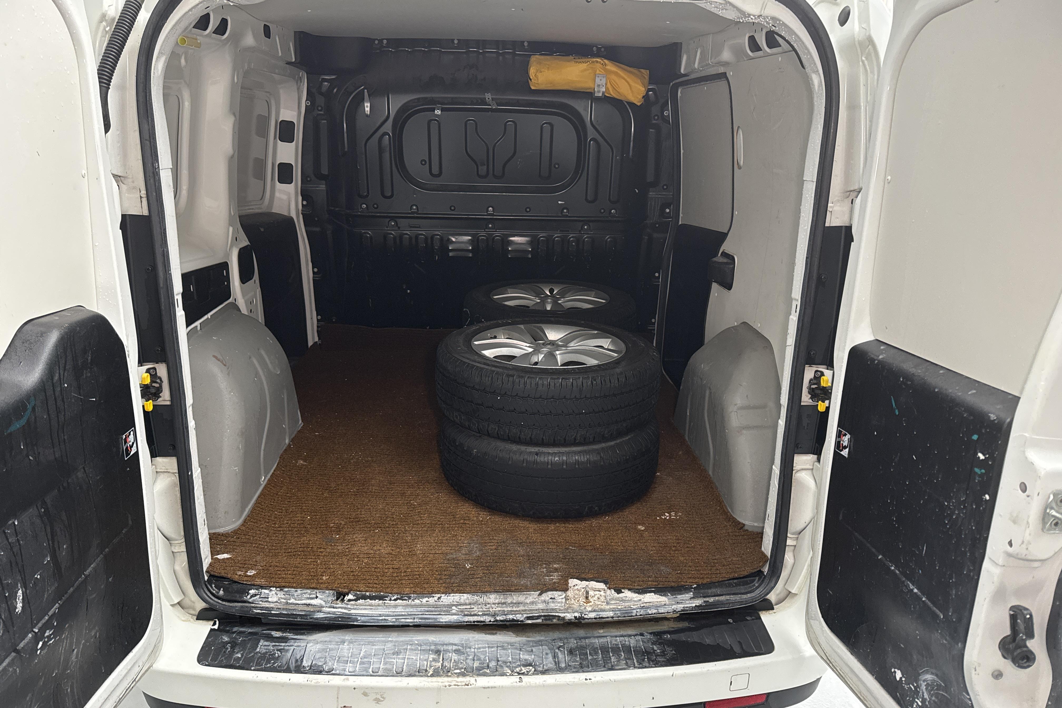 Opel Combo 1.3 CDTI Skåp (90hk) - 142 460 km - Käsitsi - valge - 2015