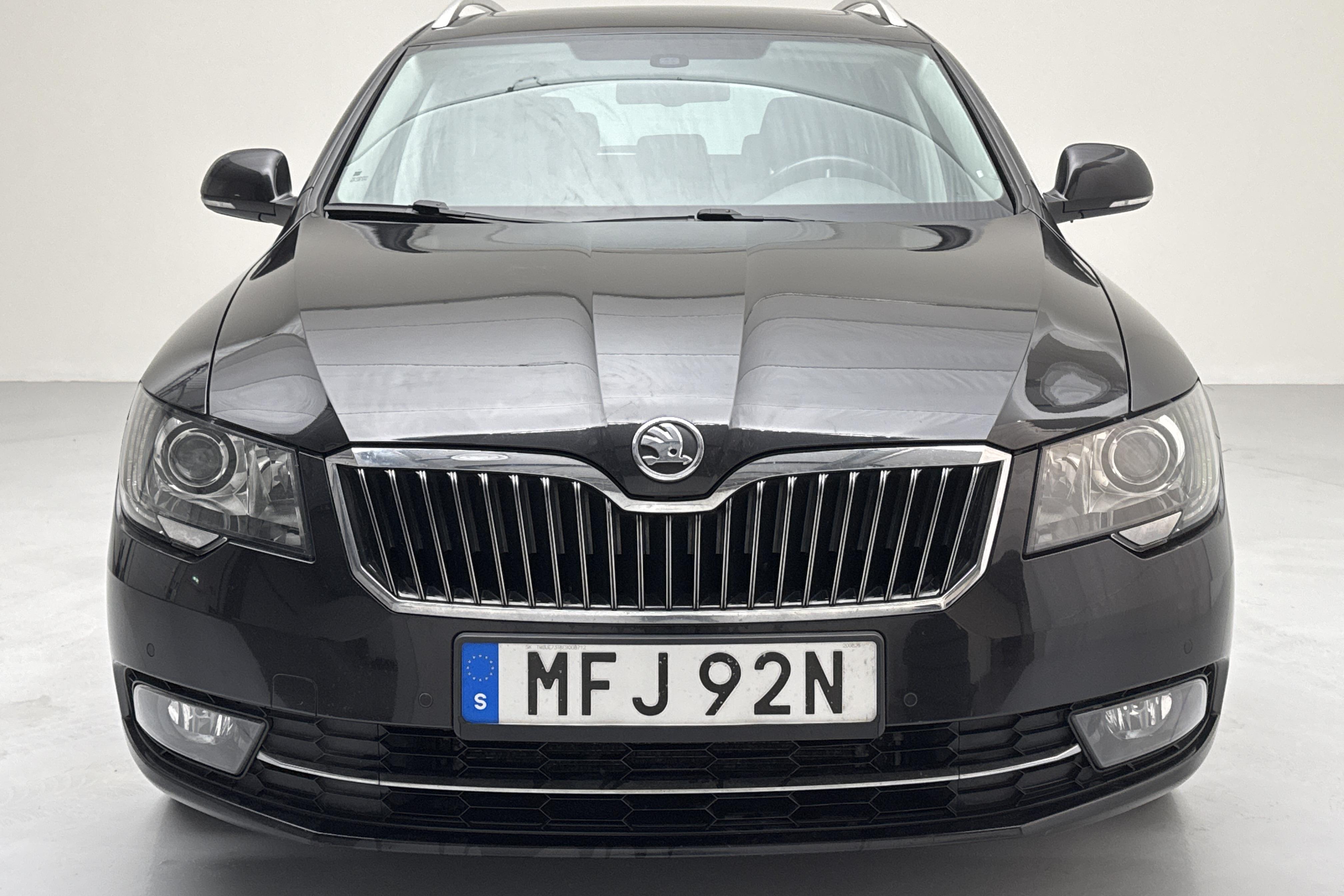 Skoda Superb 2.0 TDI Kombi (140hk) - 201 620 km - Automaattinen - musta - 2014