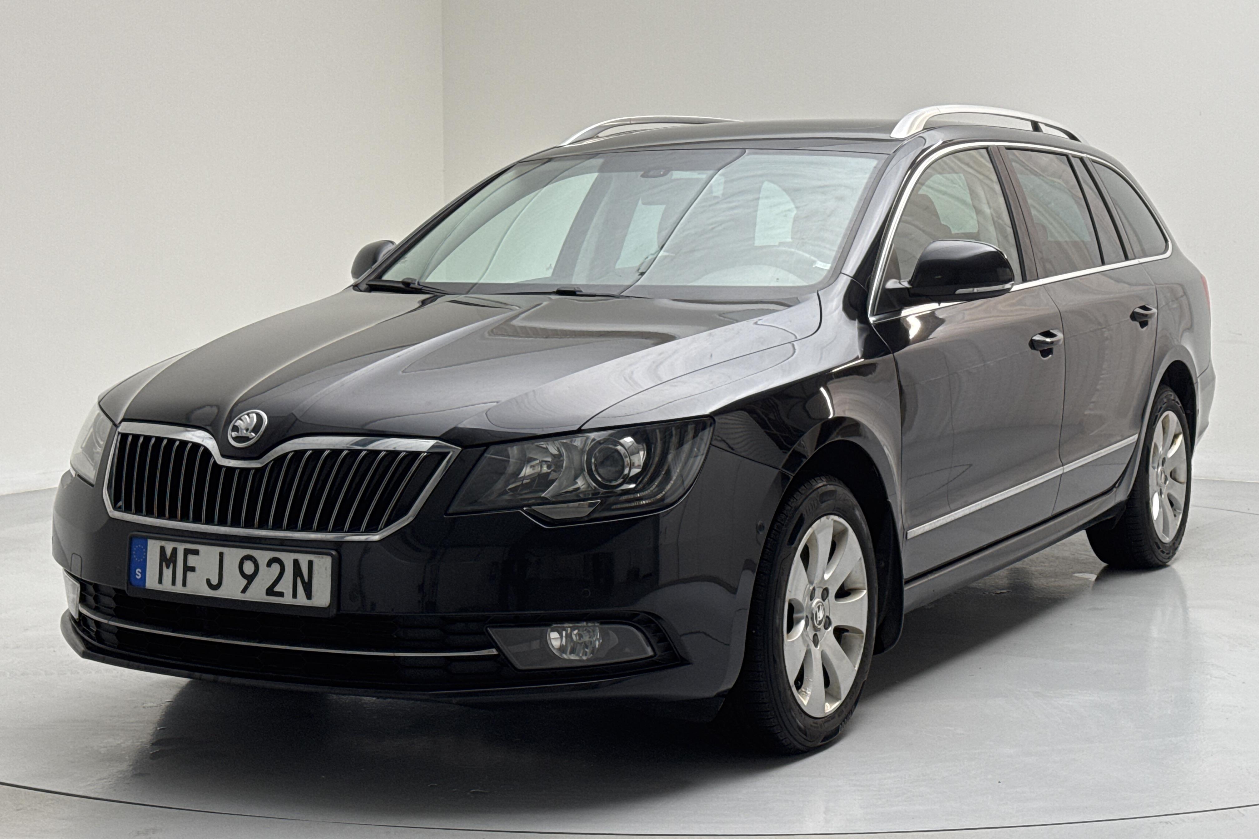 Skoda Superb 2.0 TDI Kombi (140hk) - 201 620 km - Automaattinen - musta - 2014