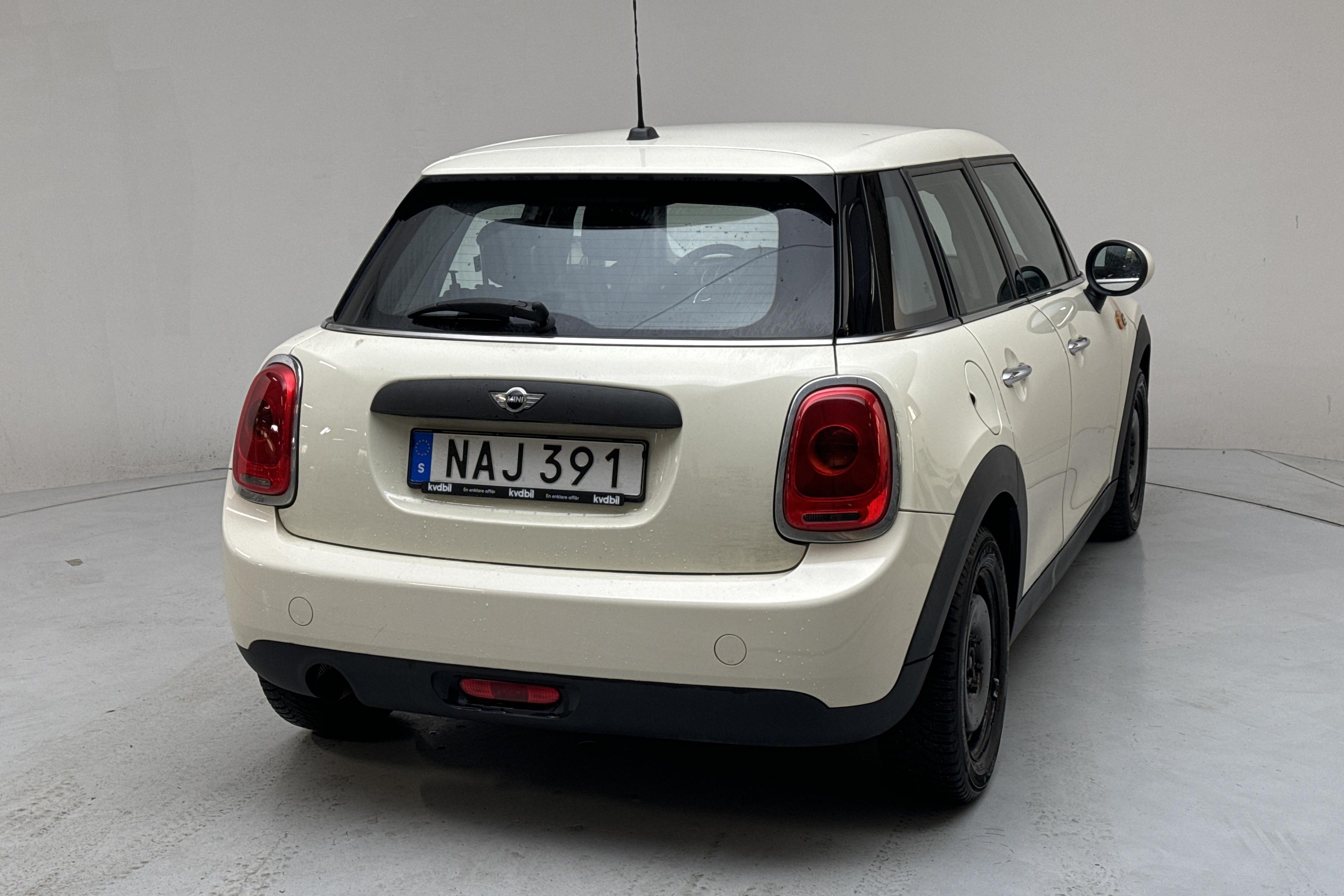 MINI One Hatch 5dr (102hk) - 185 000 km - Manuaalinen - valkoinen - 2016