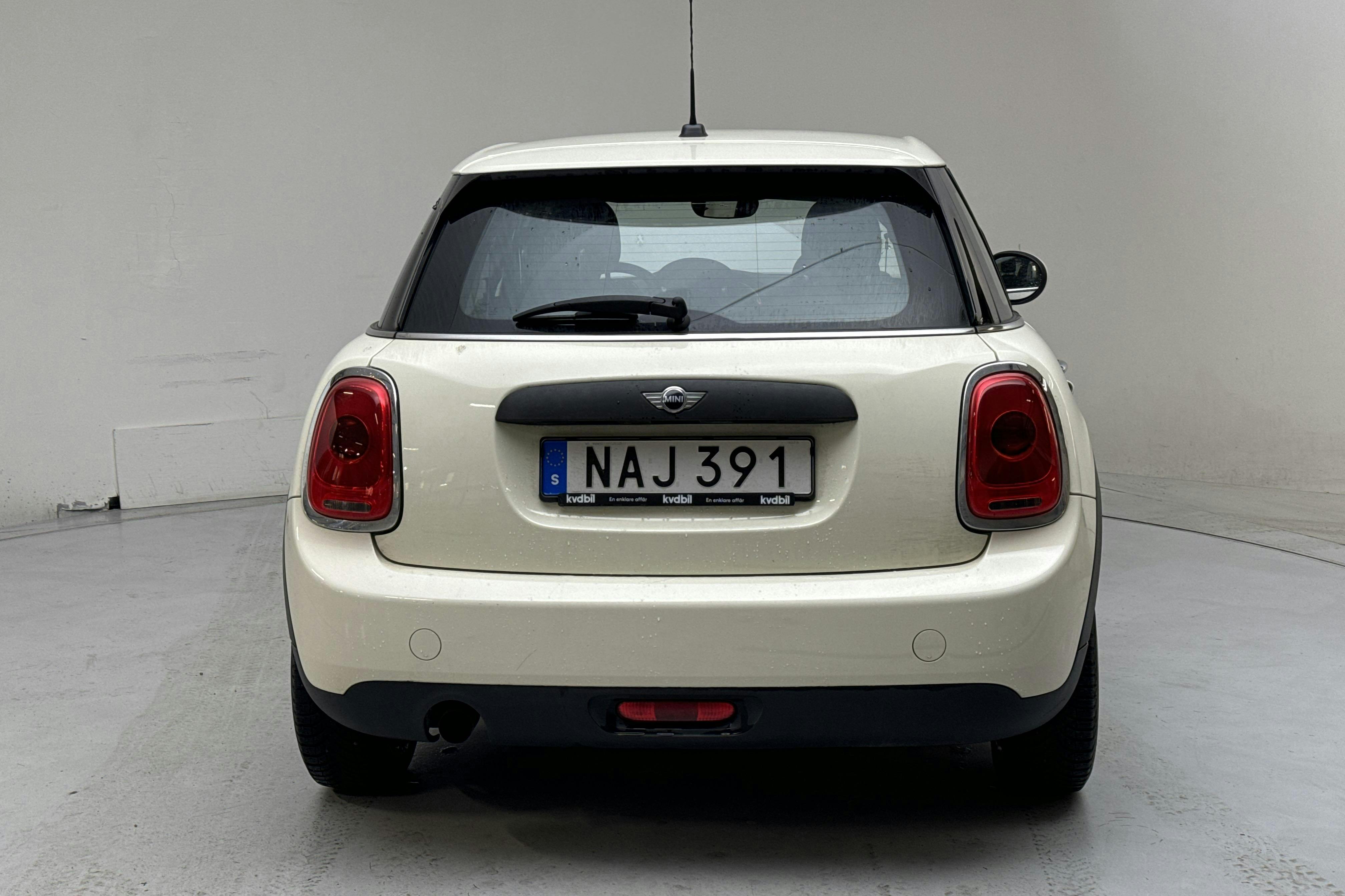 MINI One Hatch 5dr (102hk) - 185 000 km - Manuaalinen - valkoinen - 2016