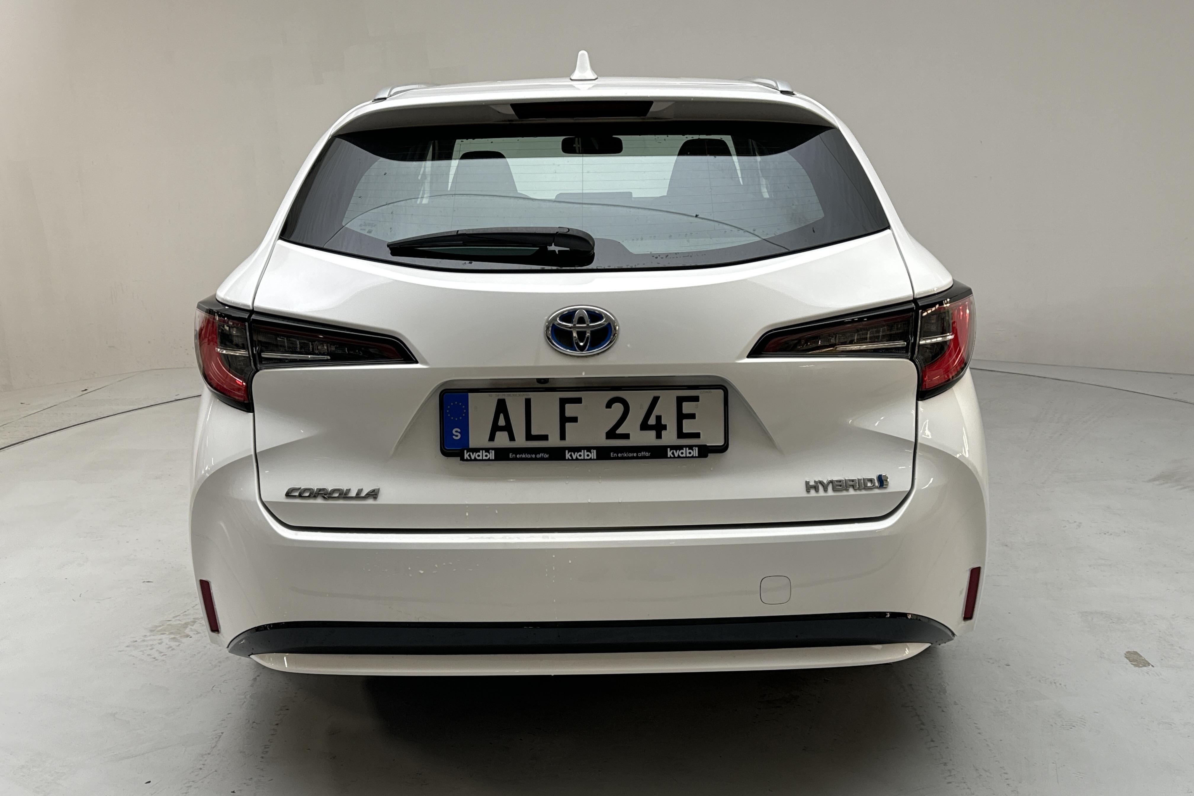 Toyota Corolla 1.8 Hybrid Touring Sports (122hk) - 18 060 km - Automatyczna - biały - 2022