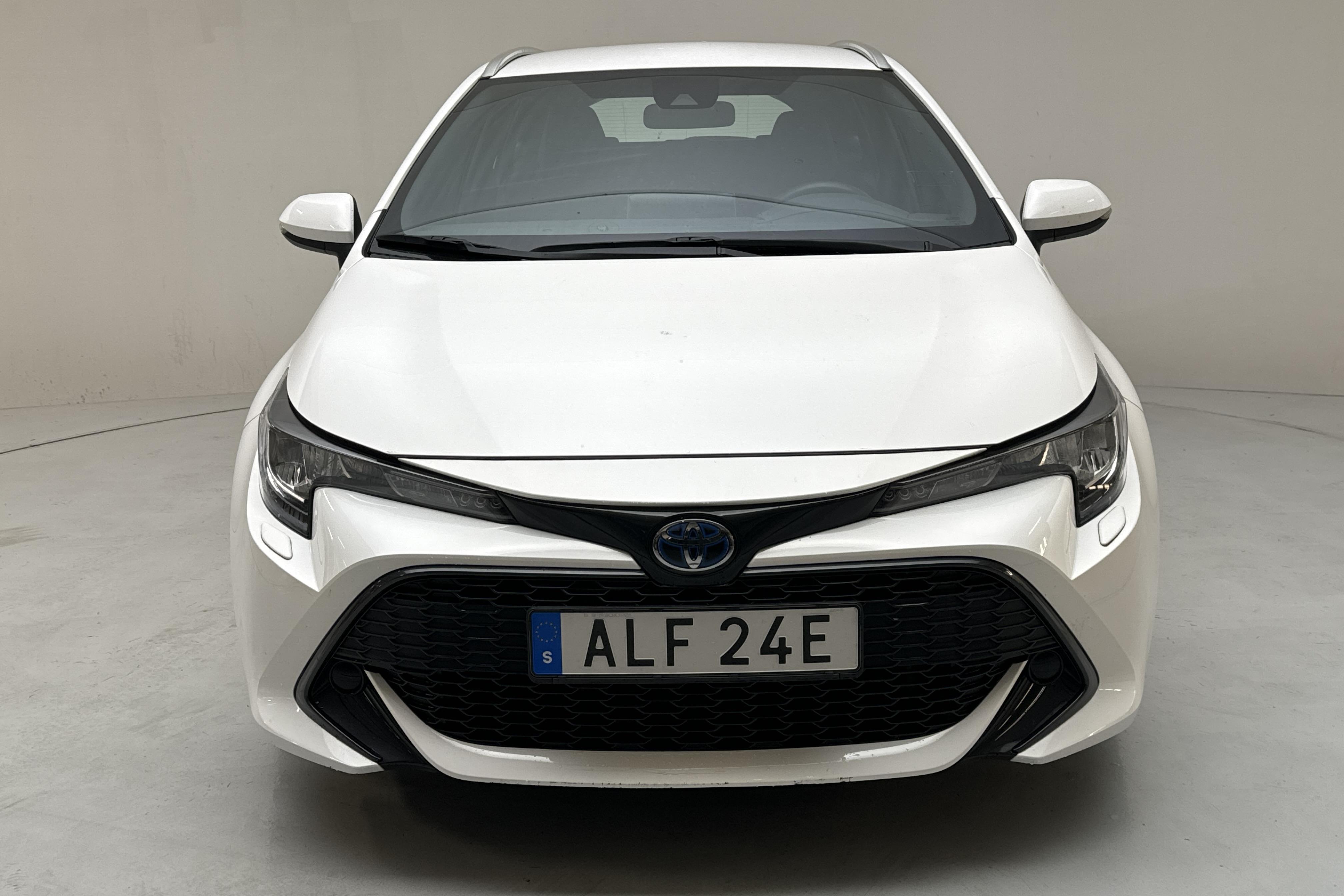 Toyota Corolla 1.8 Hybrid Touring Sports (122hk) - 18 060 km - Automatyczna - biały - 2022