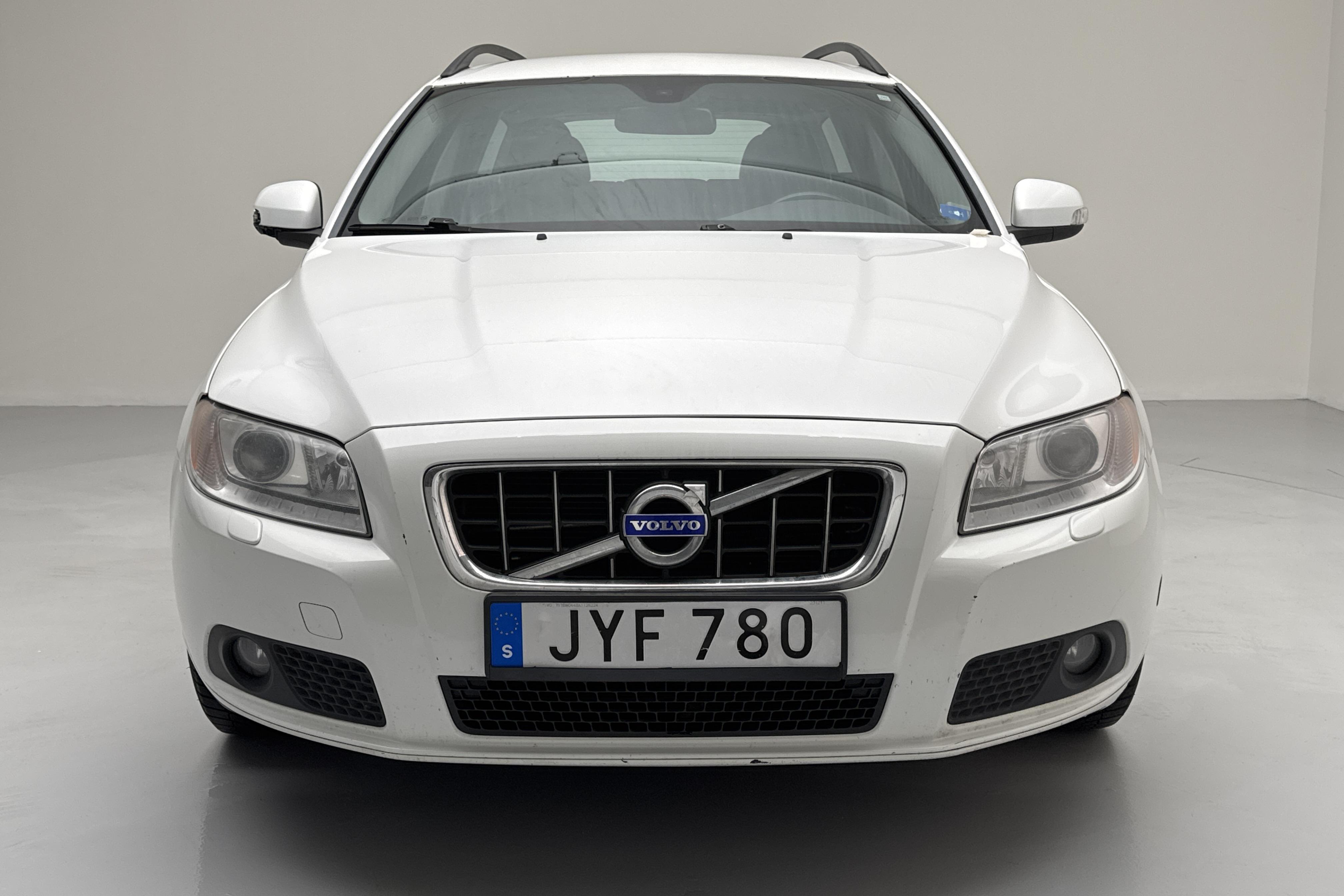 Volvo V70 II 2.0F (145hk) - 256 260 km - Automaattinen - valkoinen - 2010