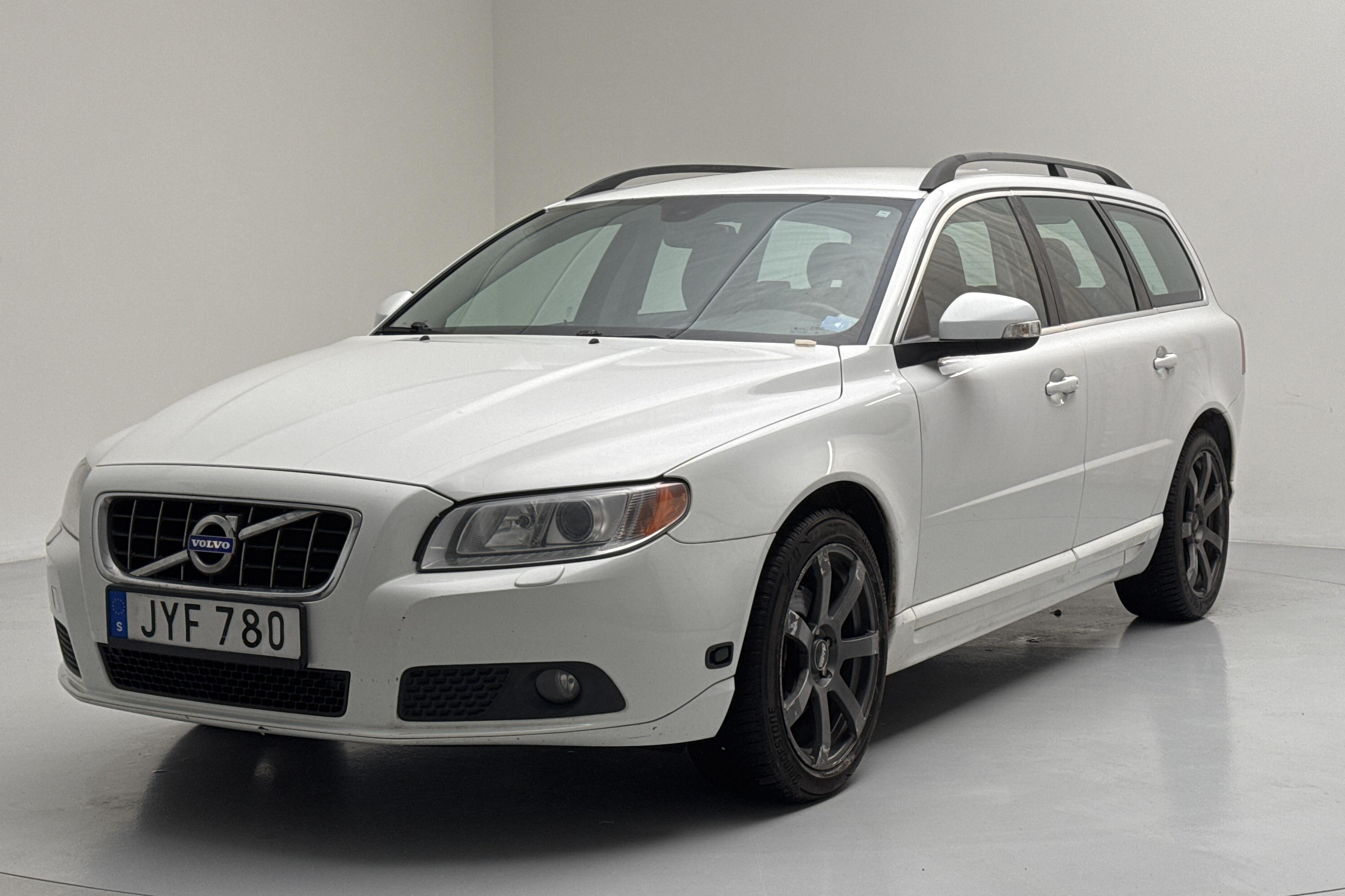 Volvo V70 II 2.0F (145hk) - 256 260 km - Automaattinen - valkoinen - 2010