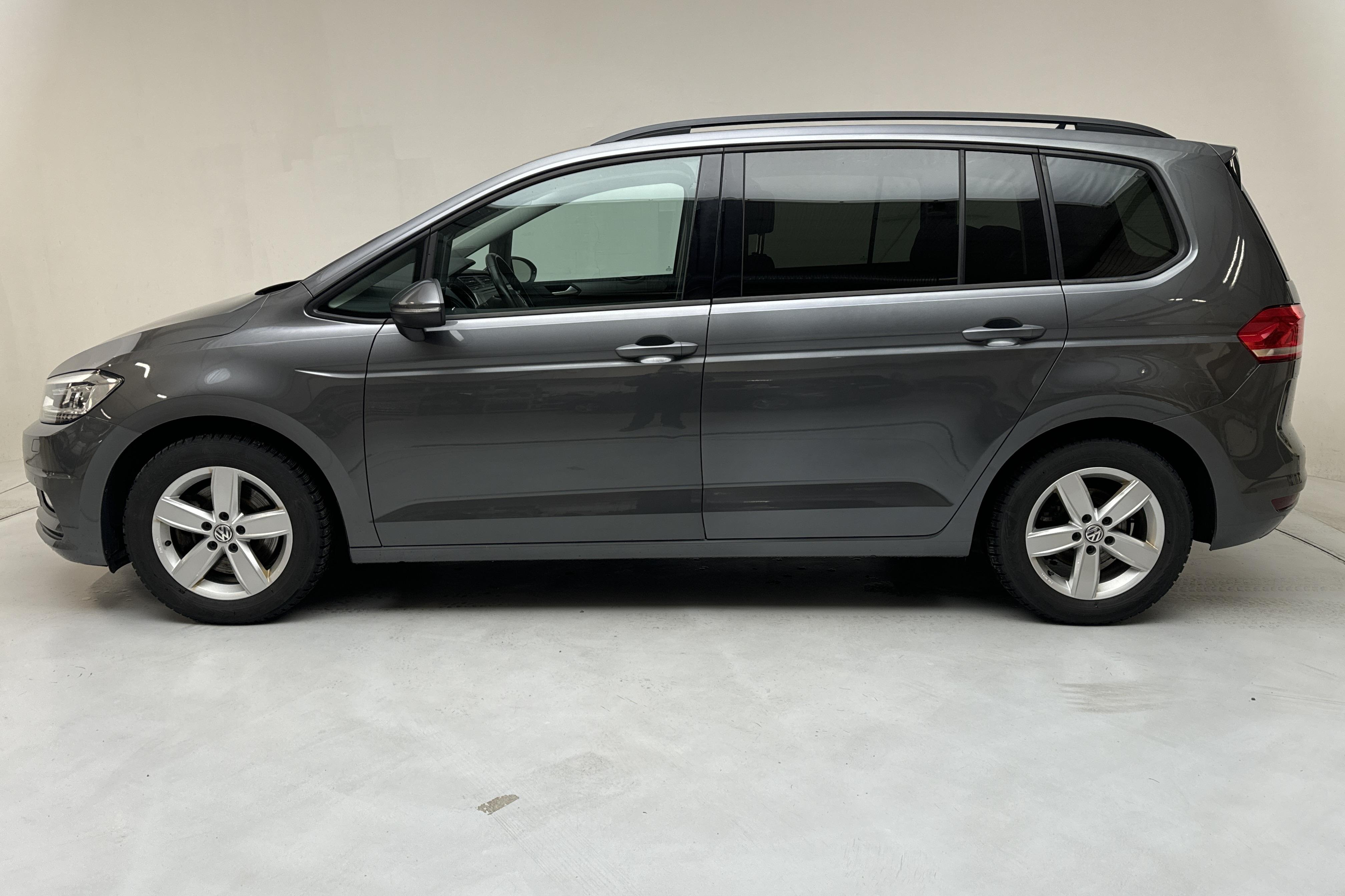 VW Touran 1.2 TSI (110hk) - 109 490 km - Käsitsi - Dark Brown - 2018