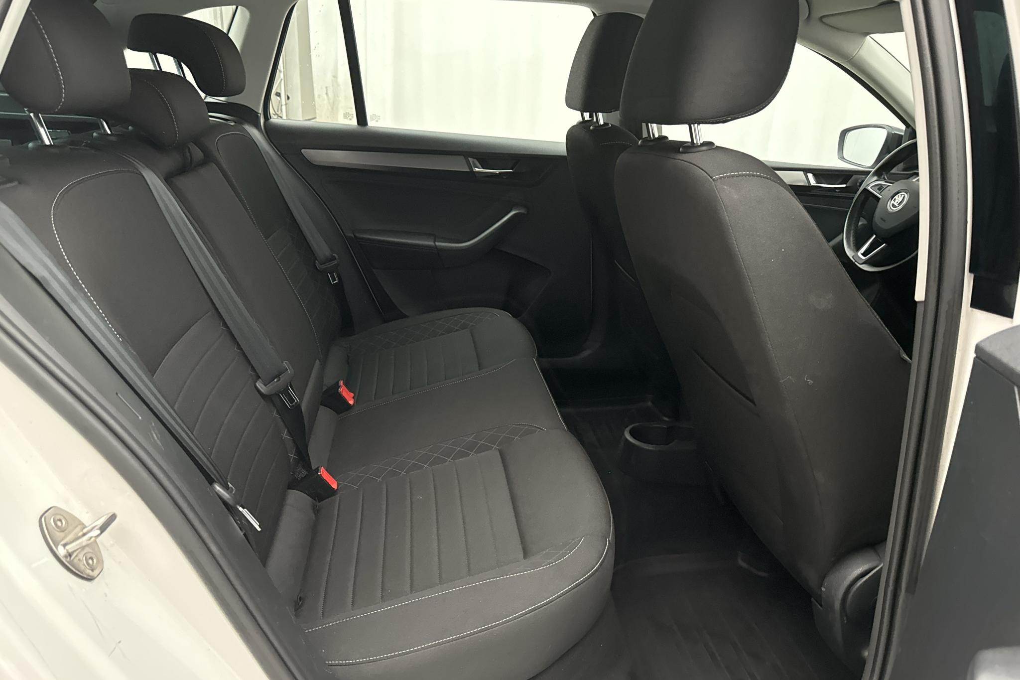 Skoda Rapid 1.4 TDI Spaceback (90hk) - 98 560 km - Manualna - biały - 2018