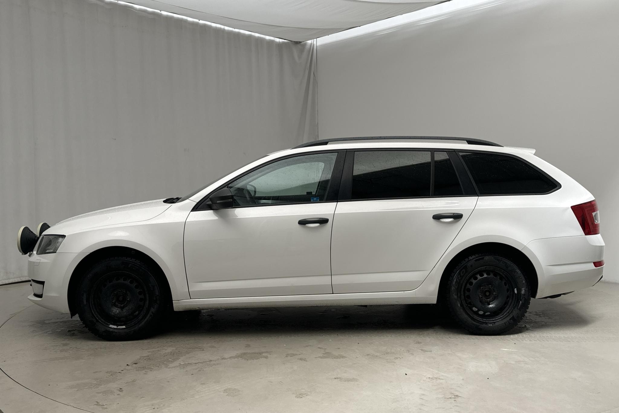 Skoda Octavia III 1.6 TDI Combi 4X4 (110hk) - 17 786 mil - Manuell - vit - 2017