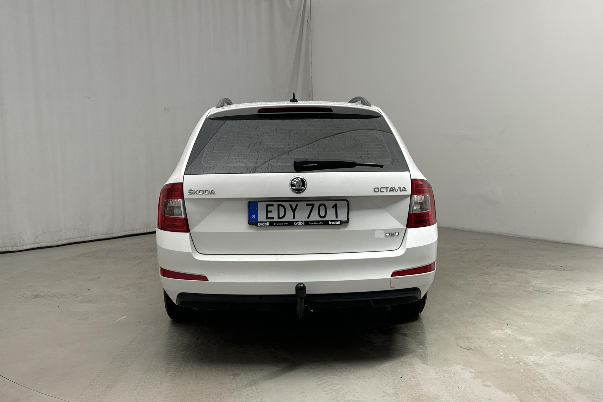 Skoda Octavia III 1.6 TDI Combi 4X4 (110hk) - 17 786 mil - Manuell - vit - 2017