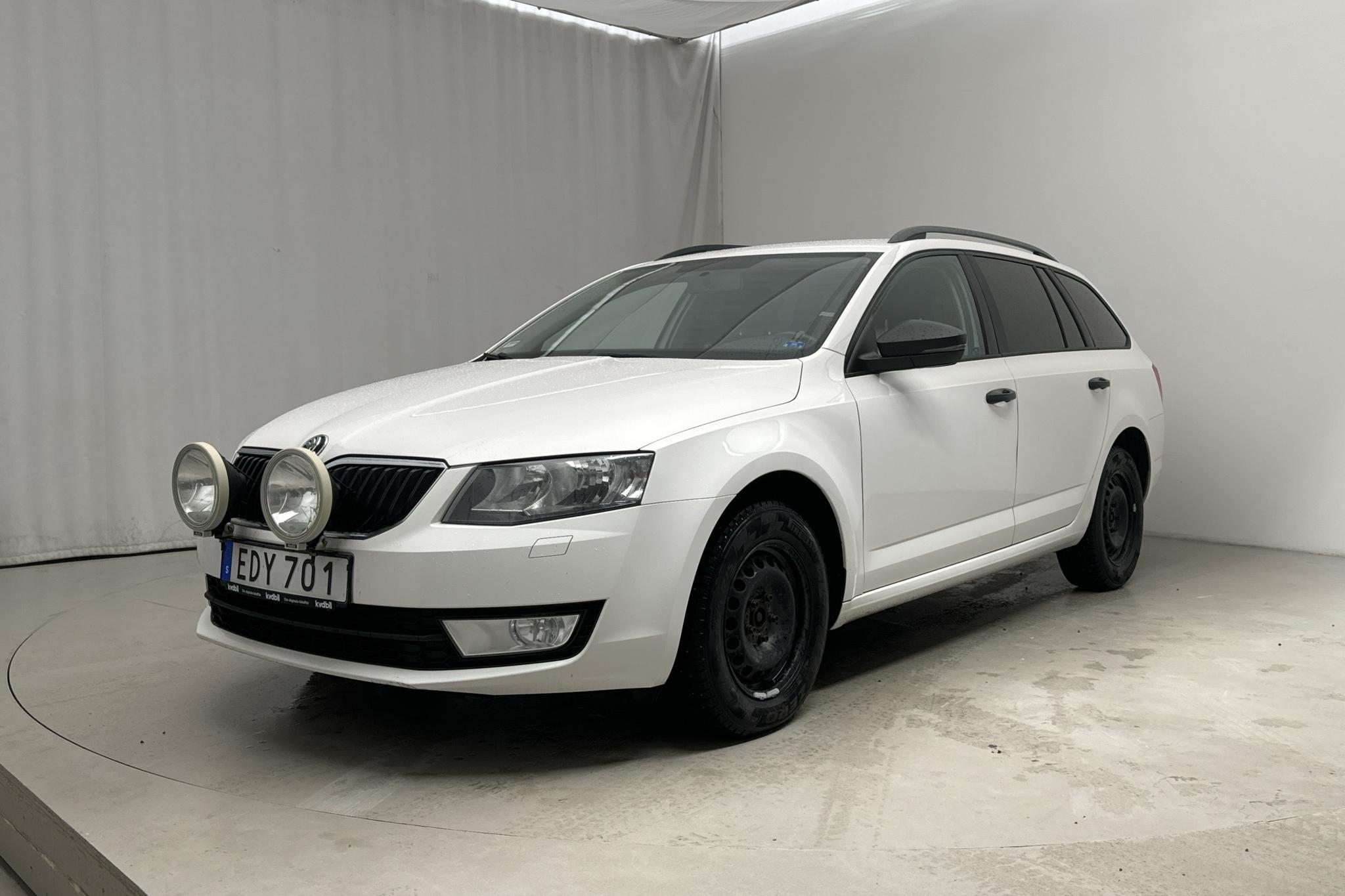 Skoda Octavia III 1.6 TDI Combi 4X4 (110hk) - 17 786 mil - Manuell - vit - 2017