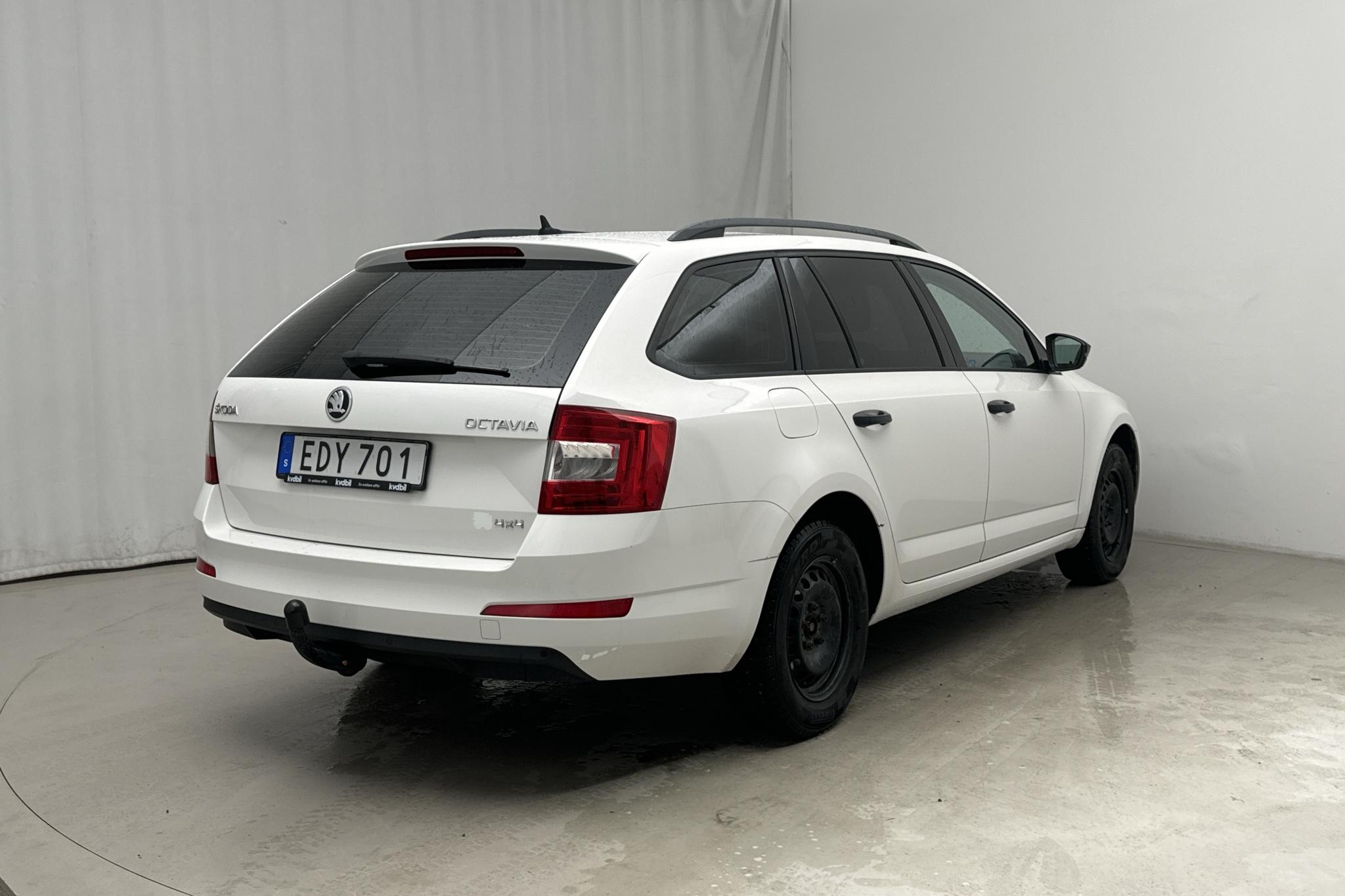 Skoda Octavia III 1.6 TDI Combi 4X4 (110hk) - 17 786 mil - Manuell - vit - 2017