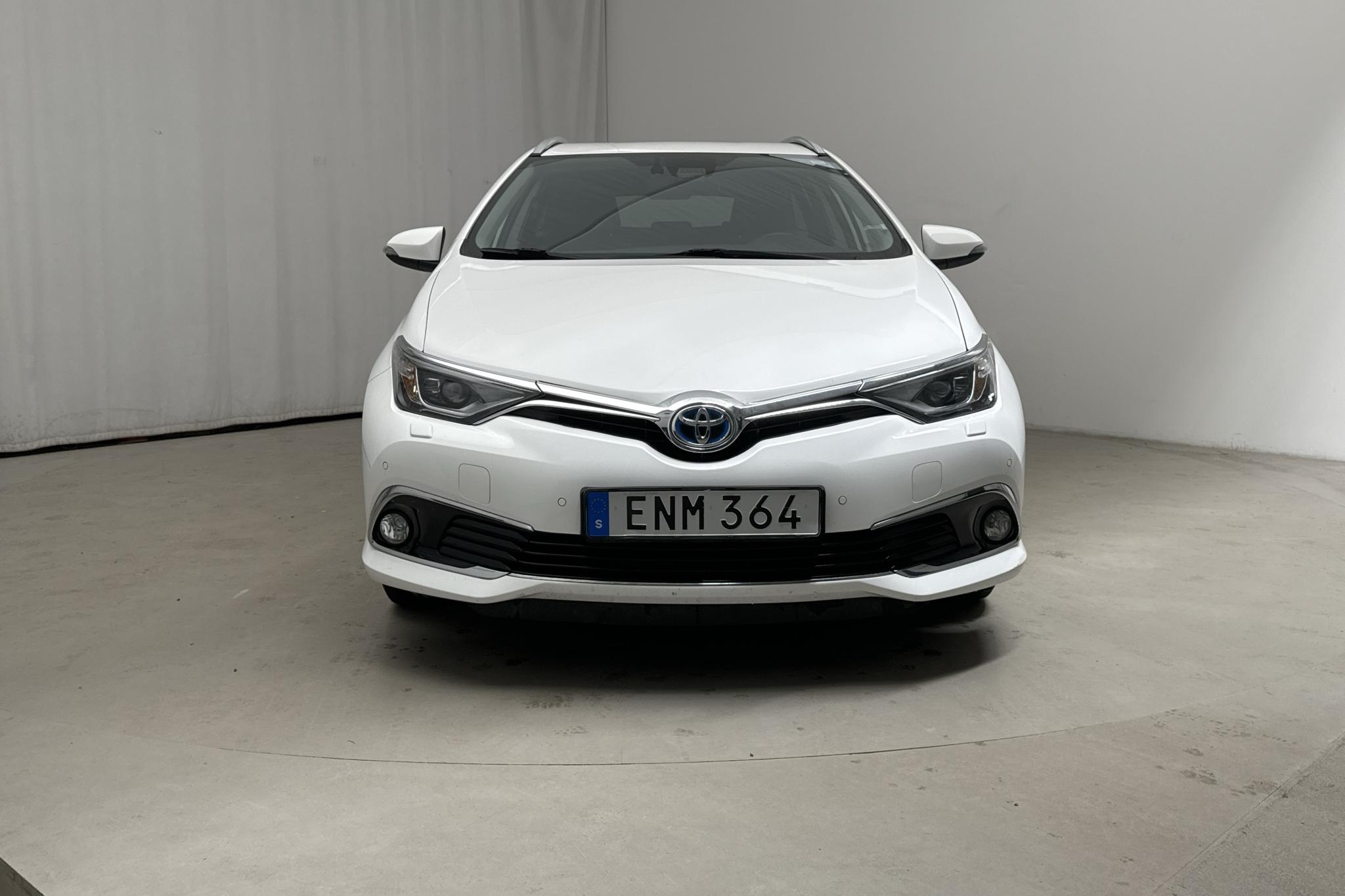 Toyota Auris 1.8 HSD Touring Sports (99hk) - 85 140 km - Automatic - white - 2017