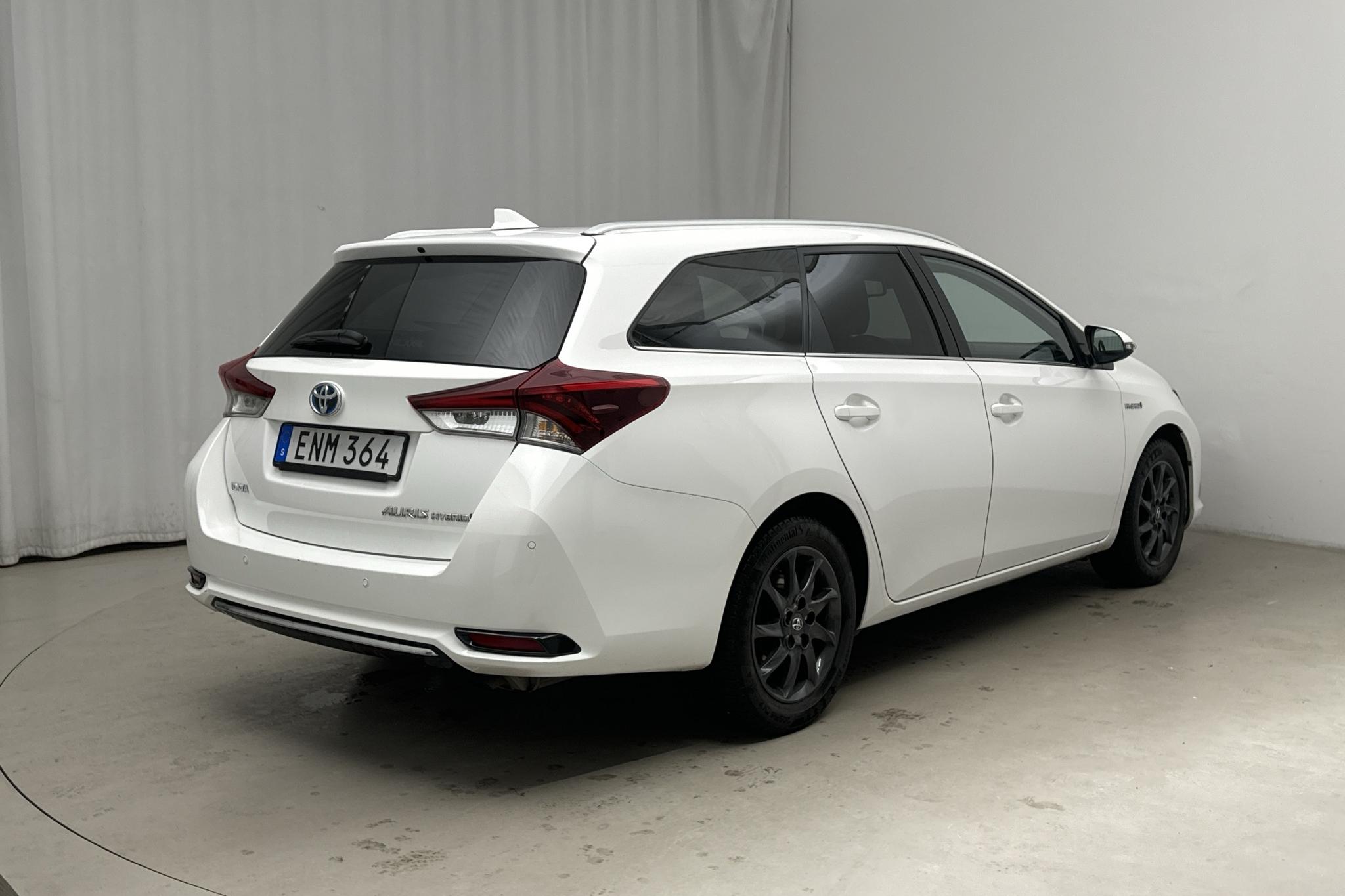 Toyota Auris 1.8 HSD Touring Sports (99hk) - 85 140 km - Automatic - white - 2017