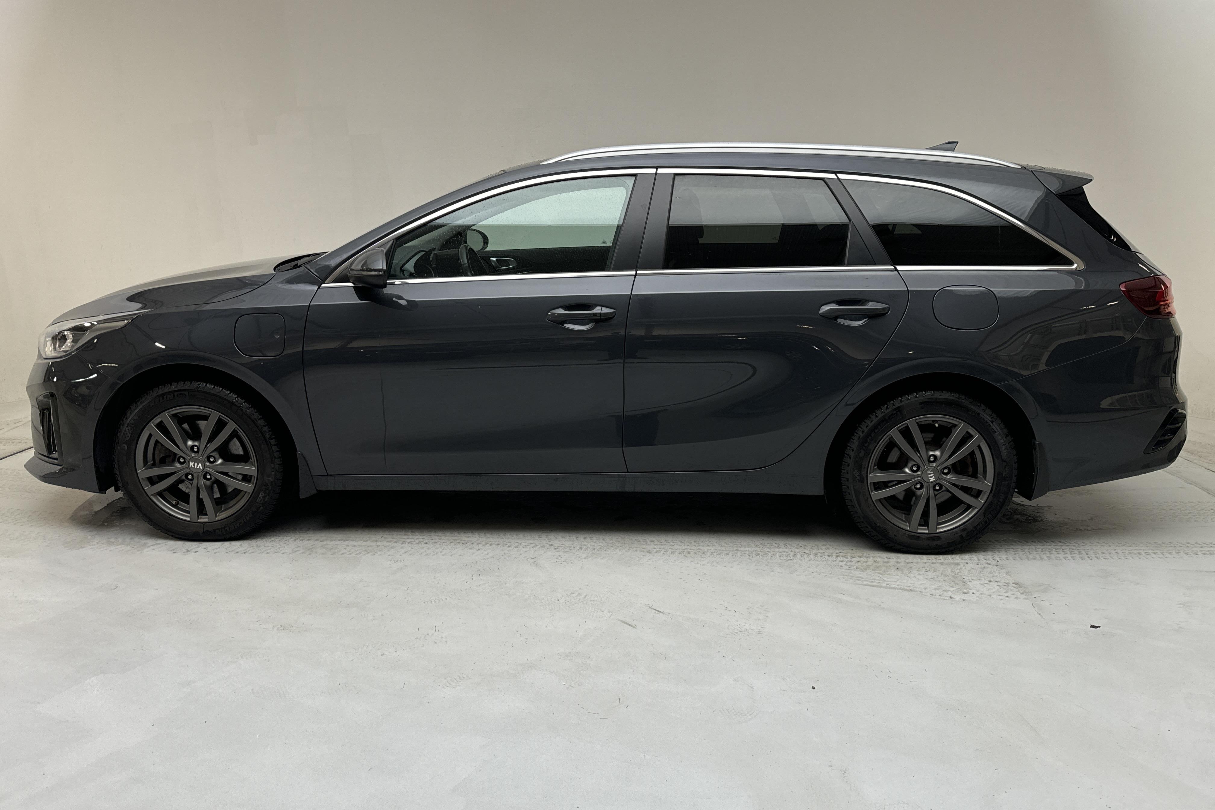 KIA Ceed 1.6 Plug-in Hybrid SW (141hk) - 66 550 km - Automaattinen - harmaa - 2021