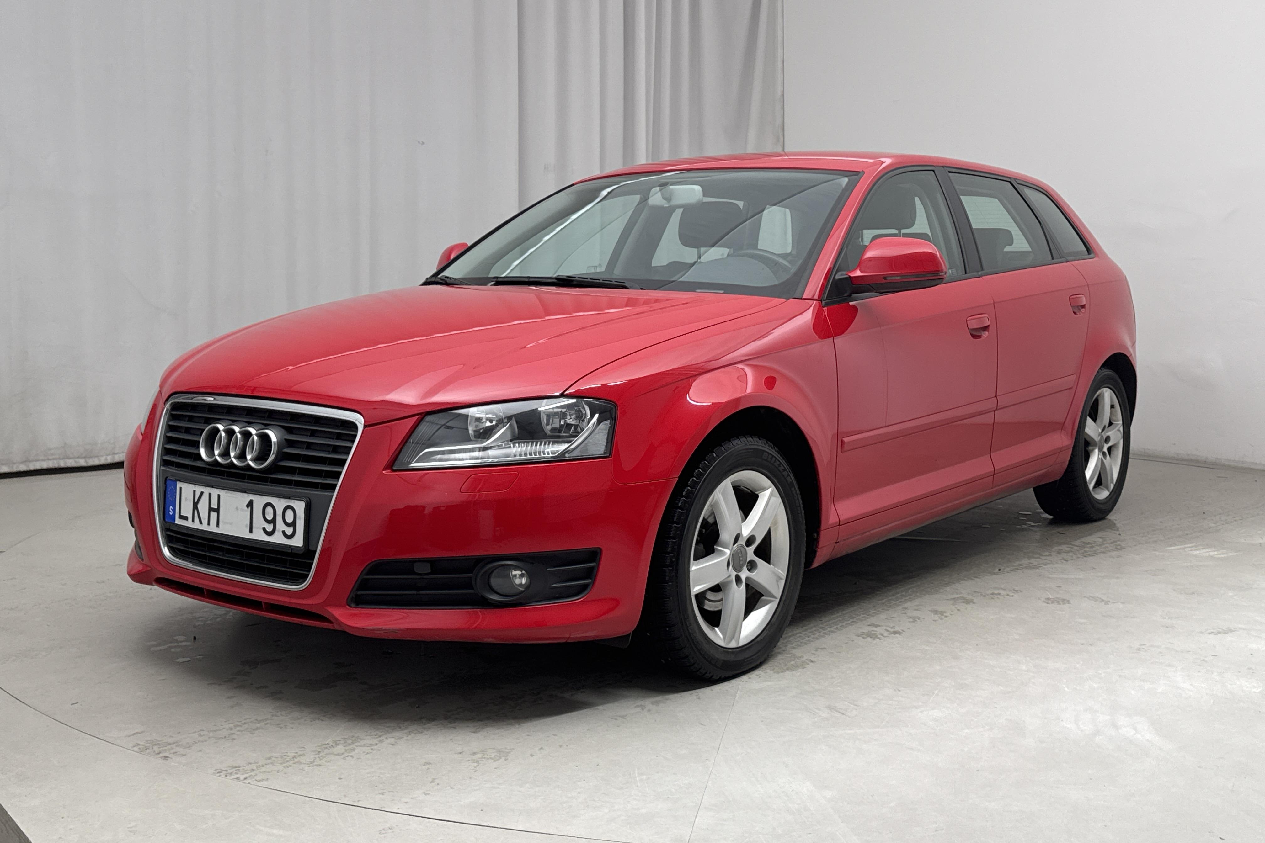 Audi A3 1.6 E85 Sportback (102hk) - 55 530 km - Manual - red - 2009