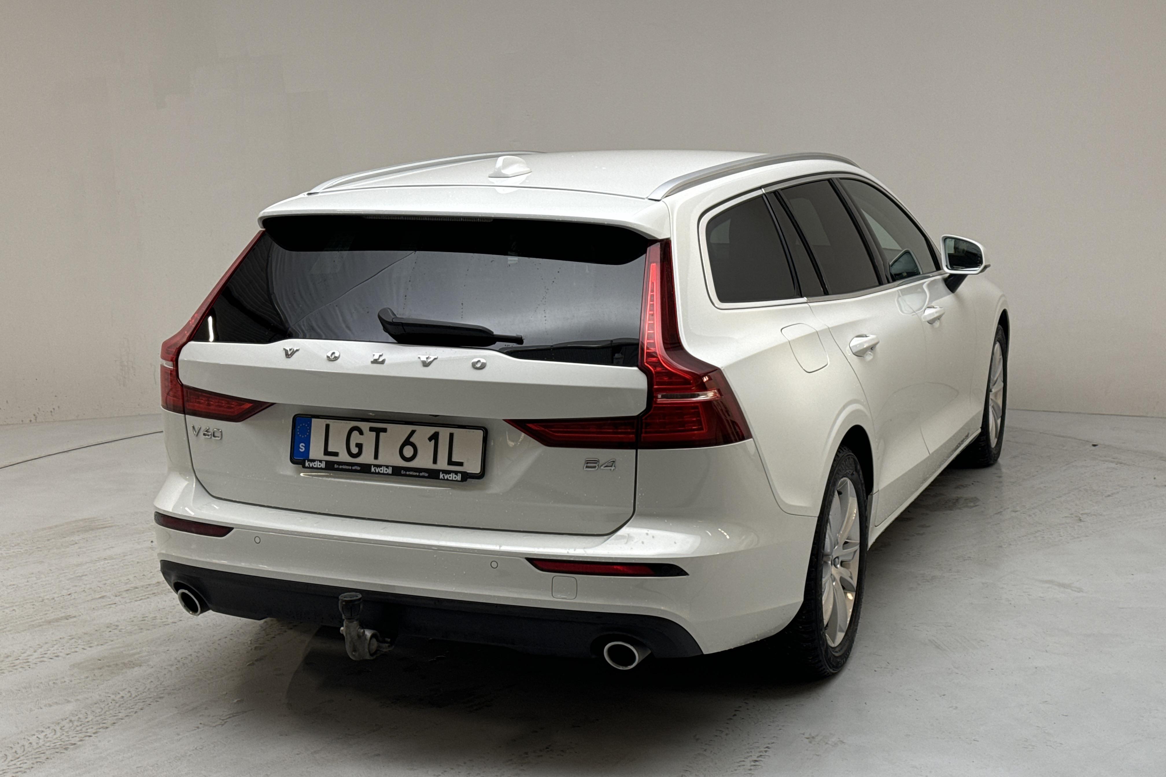 Volvo V60 B4 Mildhybrid, Diesel (197hk) - 8 031 mil - Automat - vit - 2021