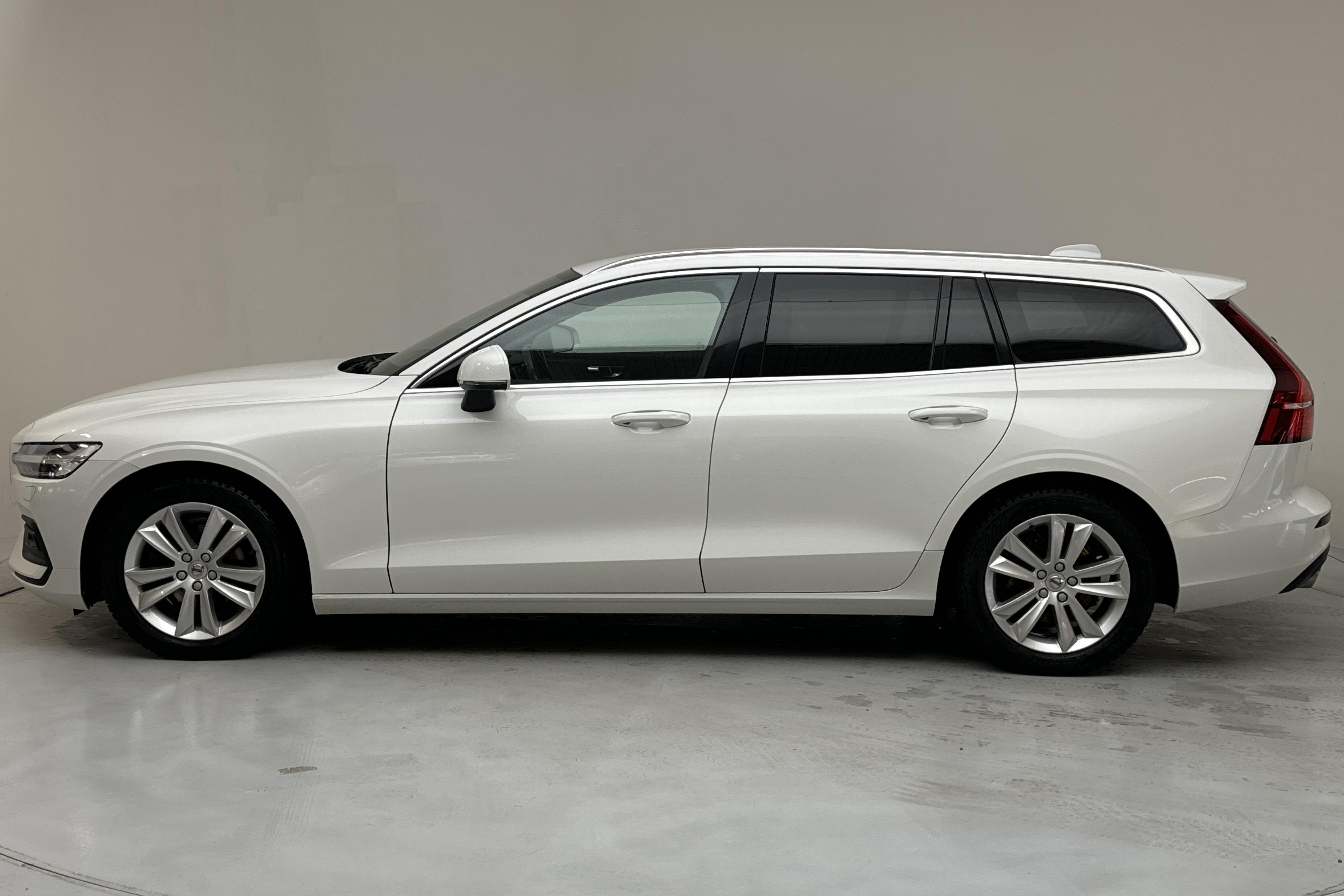 Volvo V60 B4 Mildhybrid, Diesel (197hk) - 8 031 mil - Automat - vit - 2021