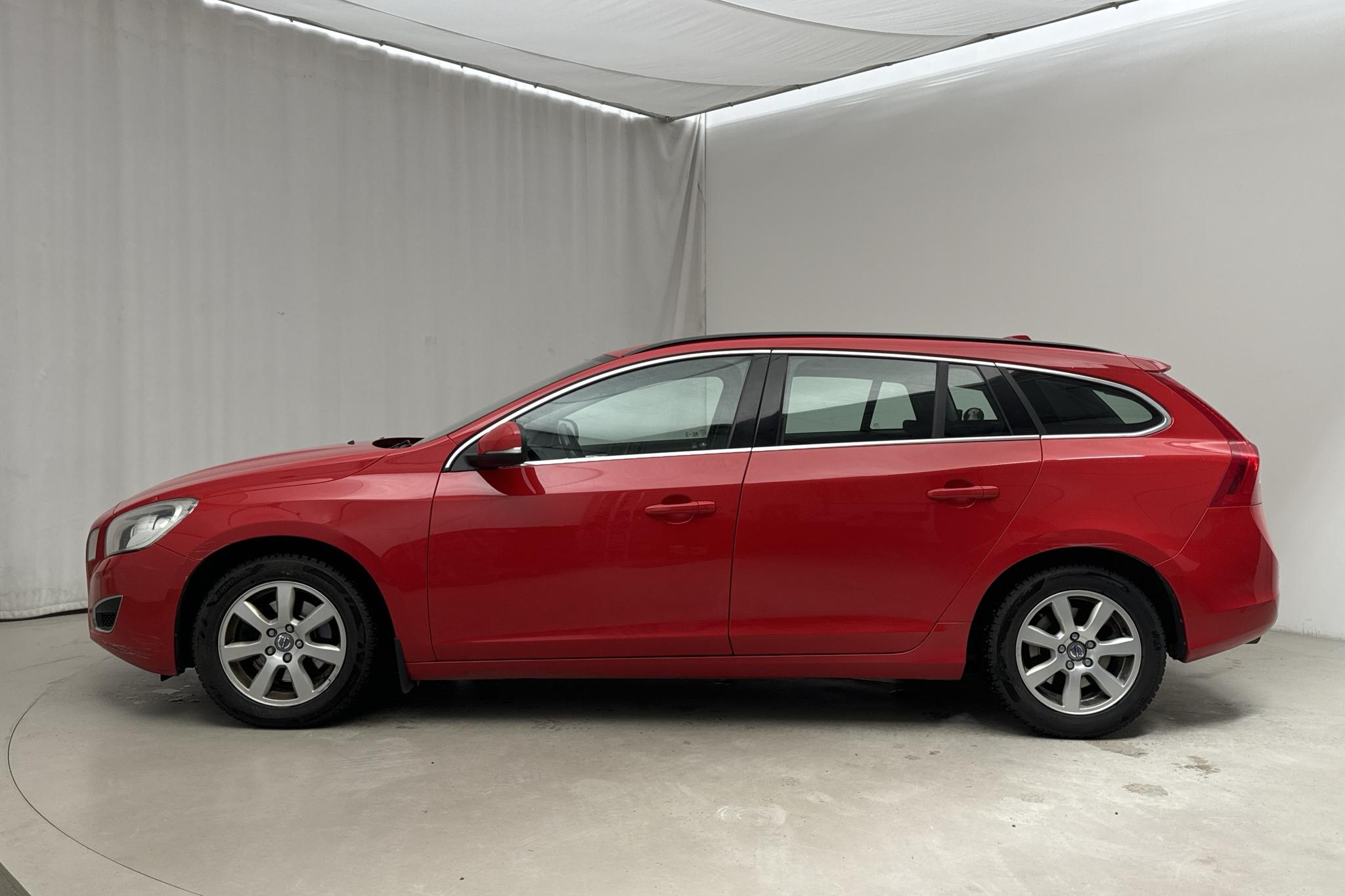 Volvo V60 D3 (163hk) - 294 160 km - Manualna - czerwony - 2012