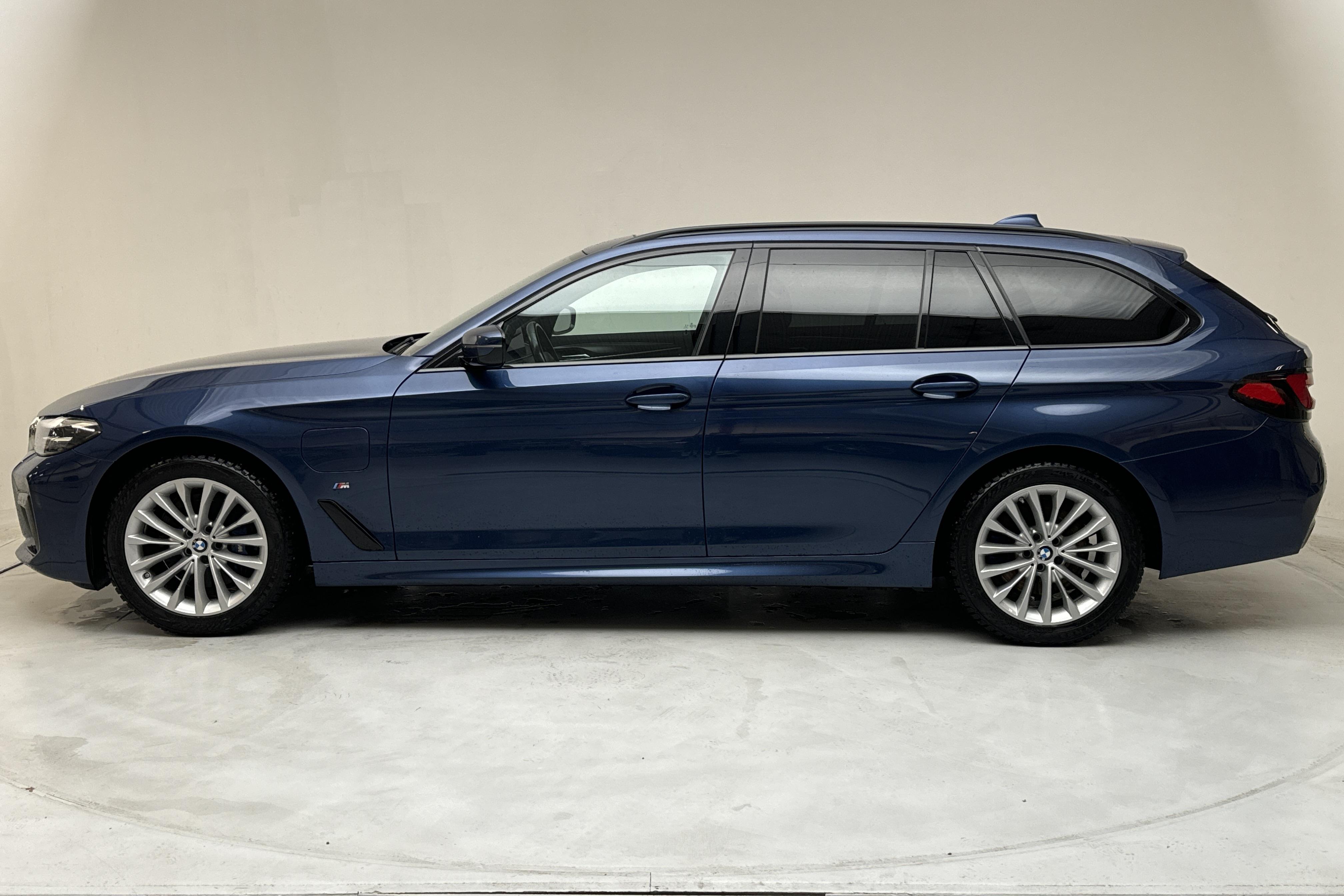 BMW 530e xDrive Touring, G31 12kWh LCI (292hk) - 92 330 km - Automatic - blue - 2021