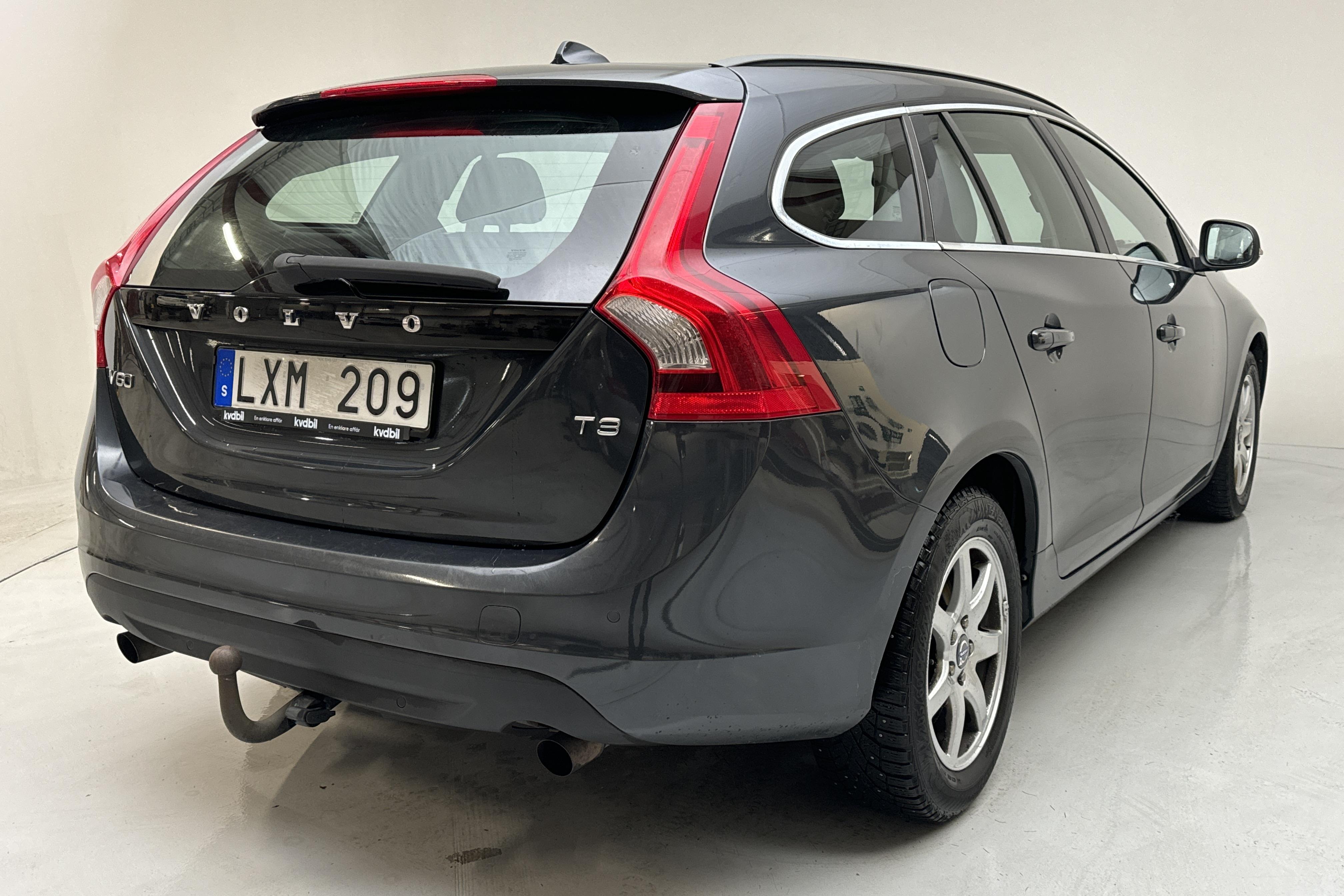 Volvo V60 T3 (150hk) - 254 840 km - Manualna - szary - 2012