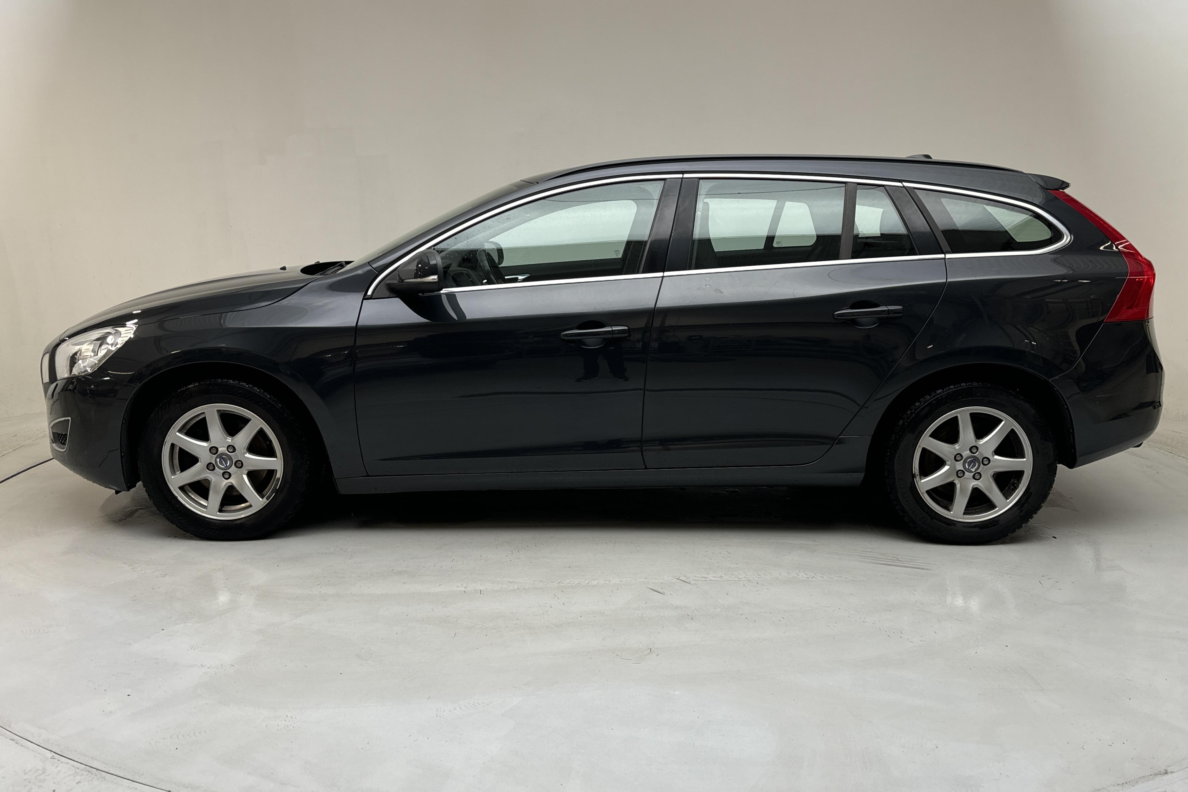 Volvo V60 T3 (150hk) - 254 840 km - Manualna - szary - 2012