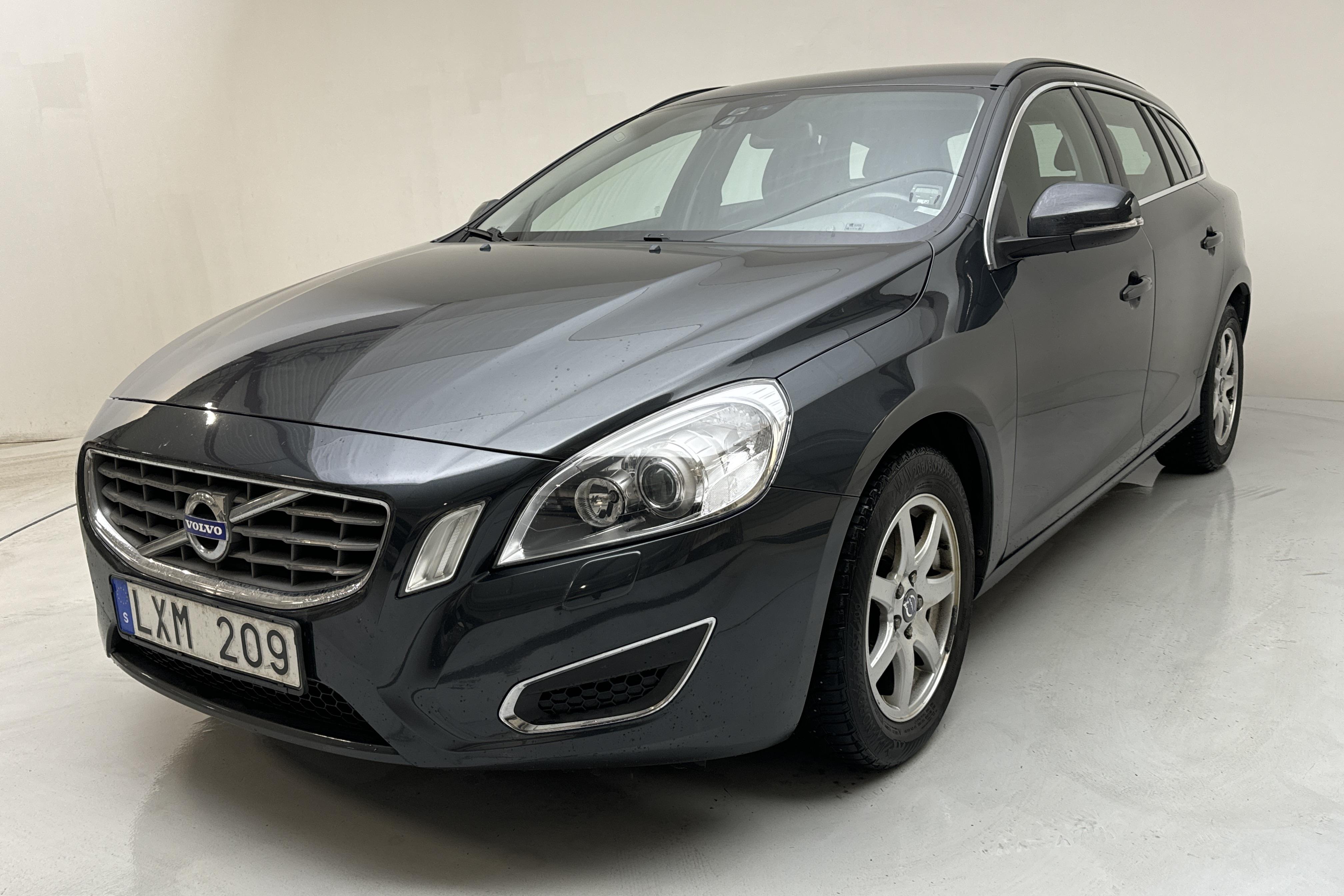 Volvo V60 T3 (150hk) - 254 840 km - Manualna - szary - 2012