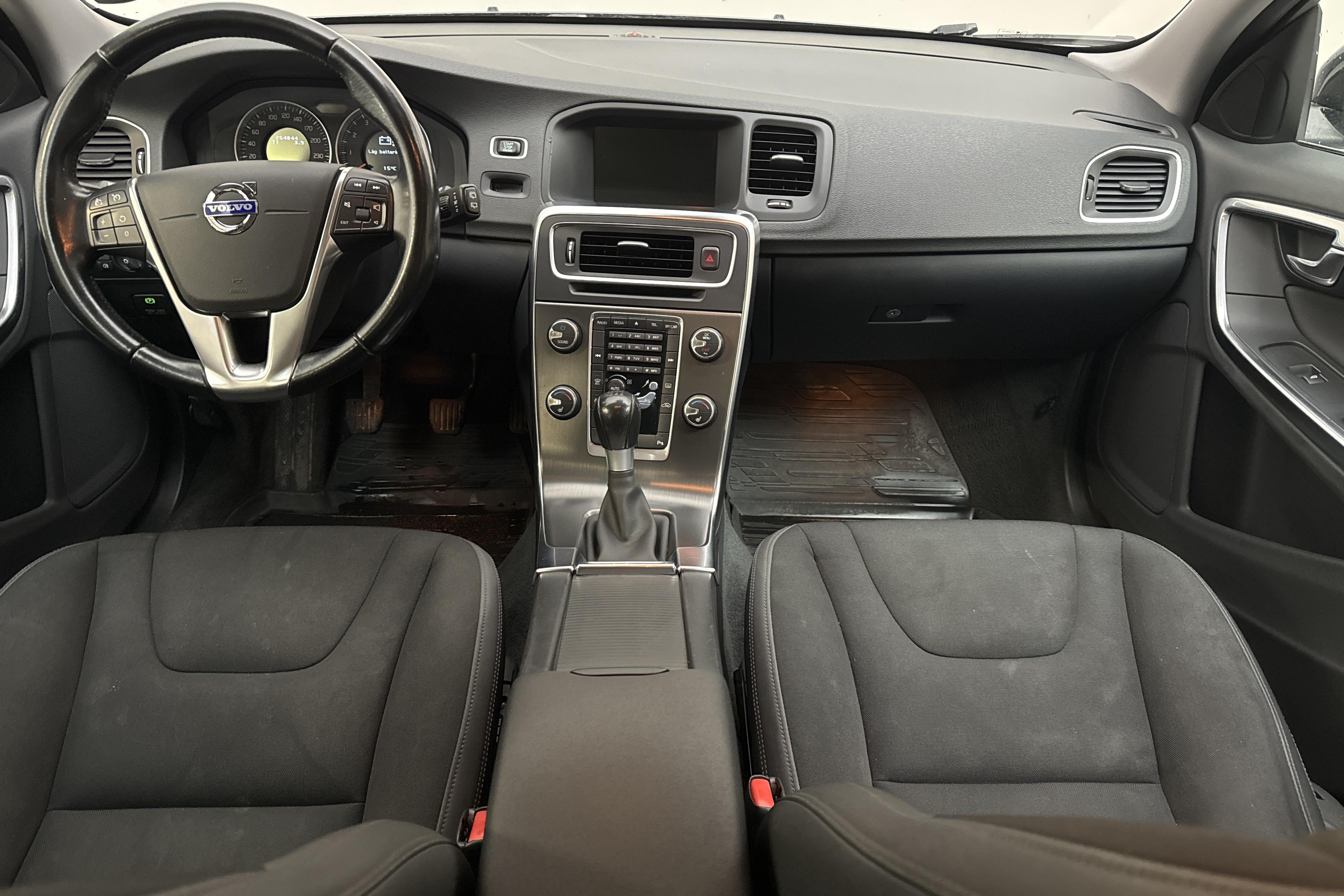 Volvo V60 T3 (150hk) - 254 840 km - Manualna - szary - 2012