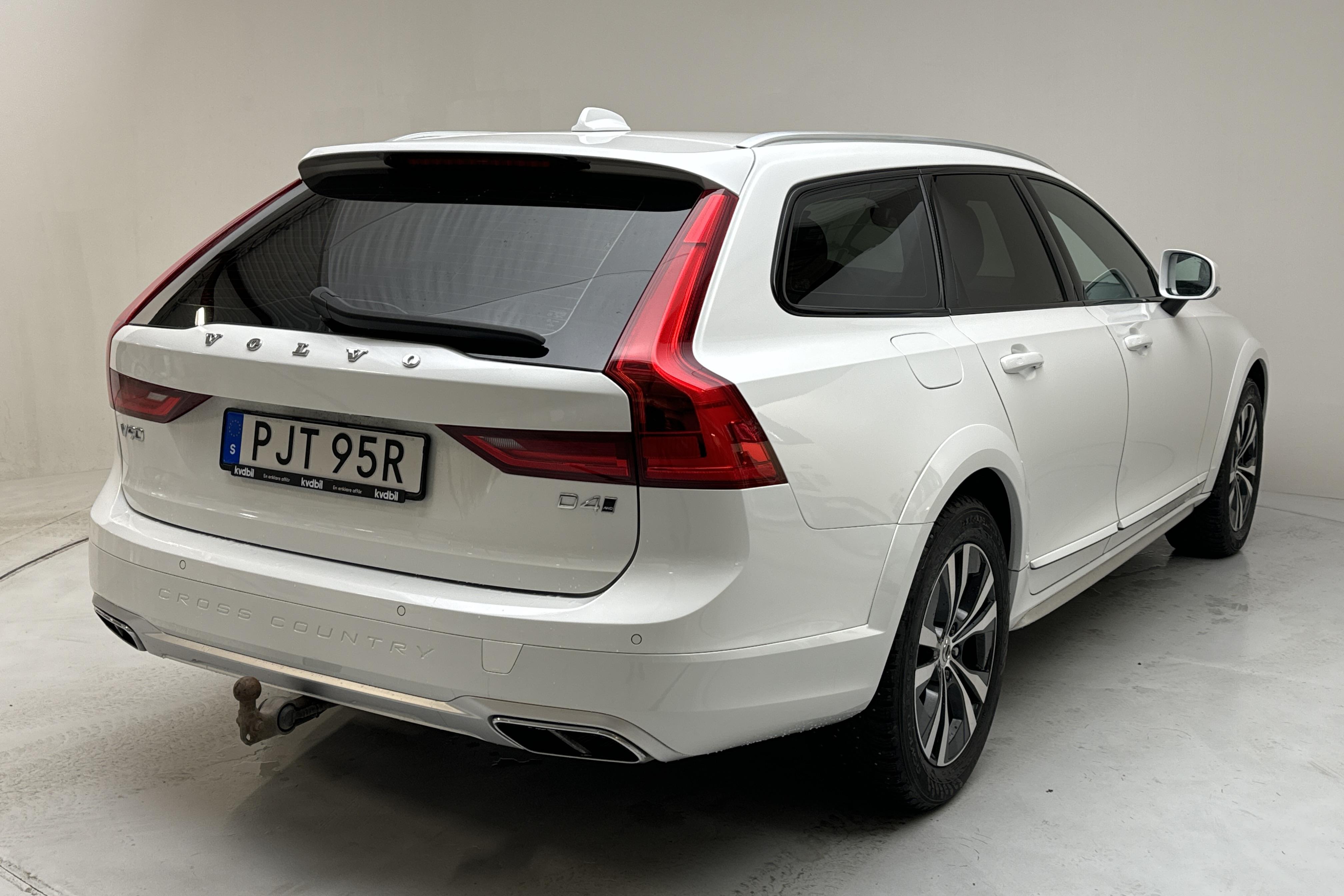 Volvo V90 D4 Cross Country AWD (190hk) - 15 205 mil - Automat - vit - 2020