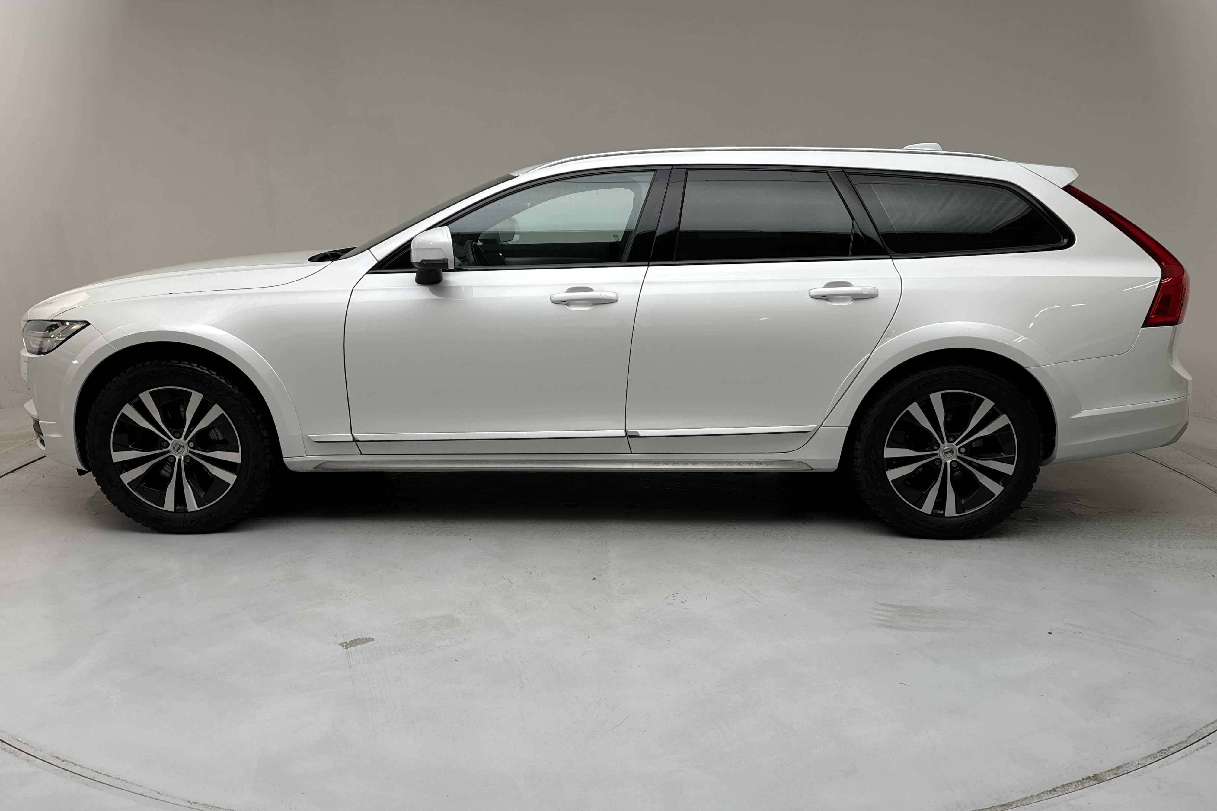 Volvo V90 D4 Cross Country AWD (190hk) - 15 205 mil - Automat - vit - 2020