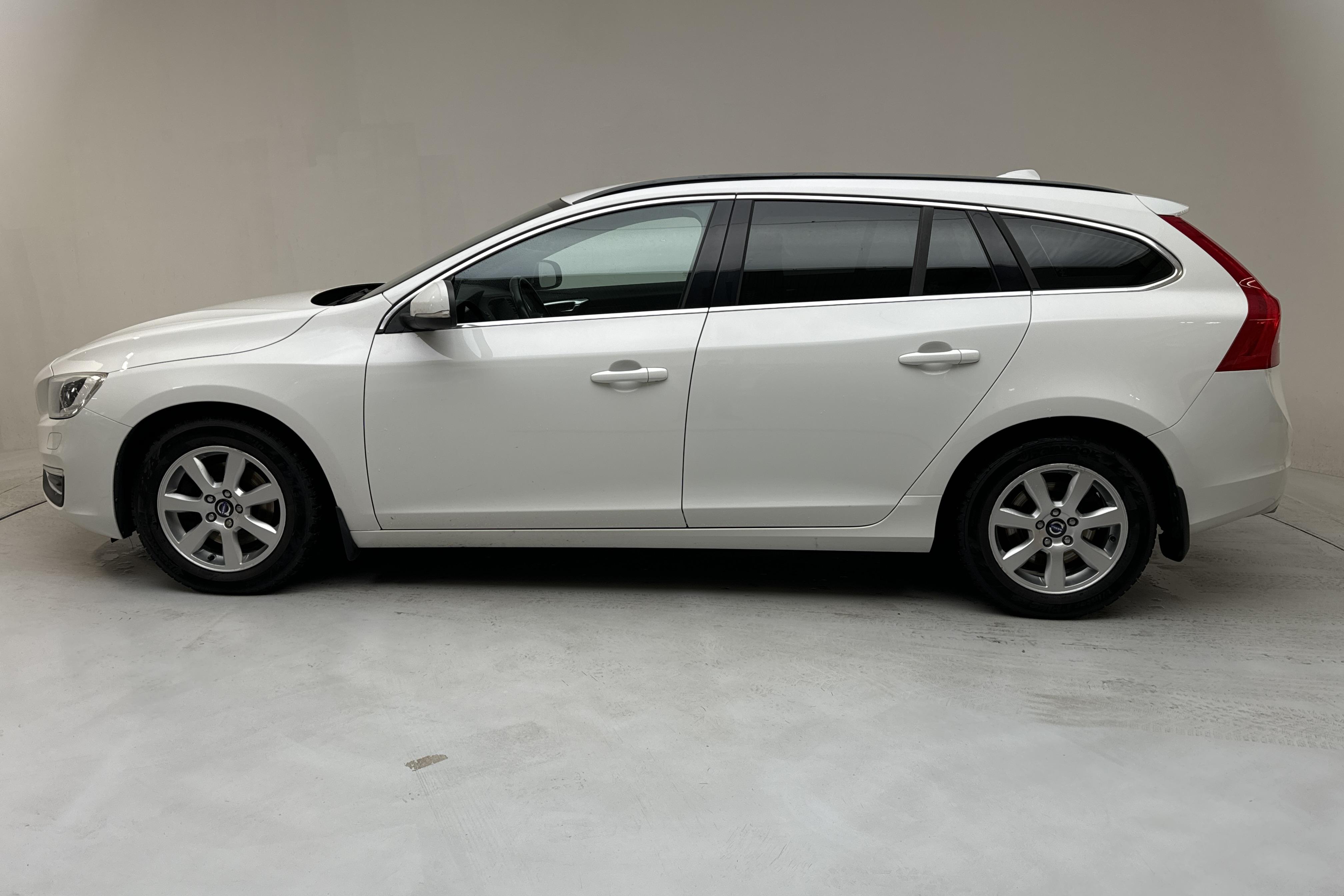 Volvo V60 D4 (181hk) - 17 808 mil - Automat - vit - 2014