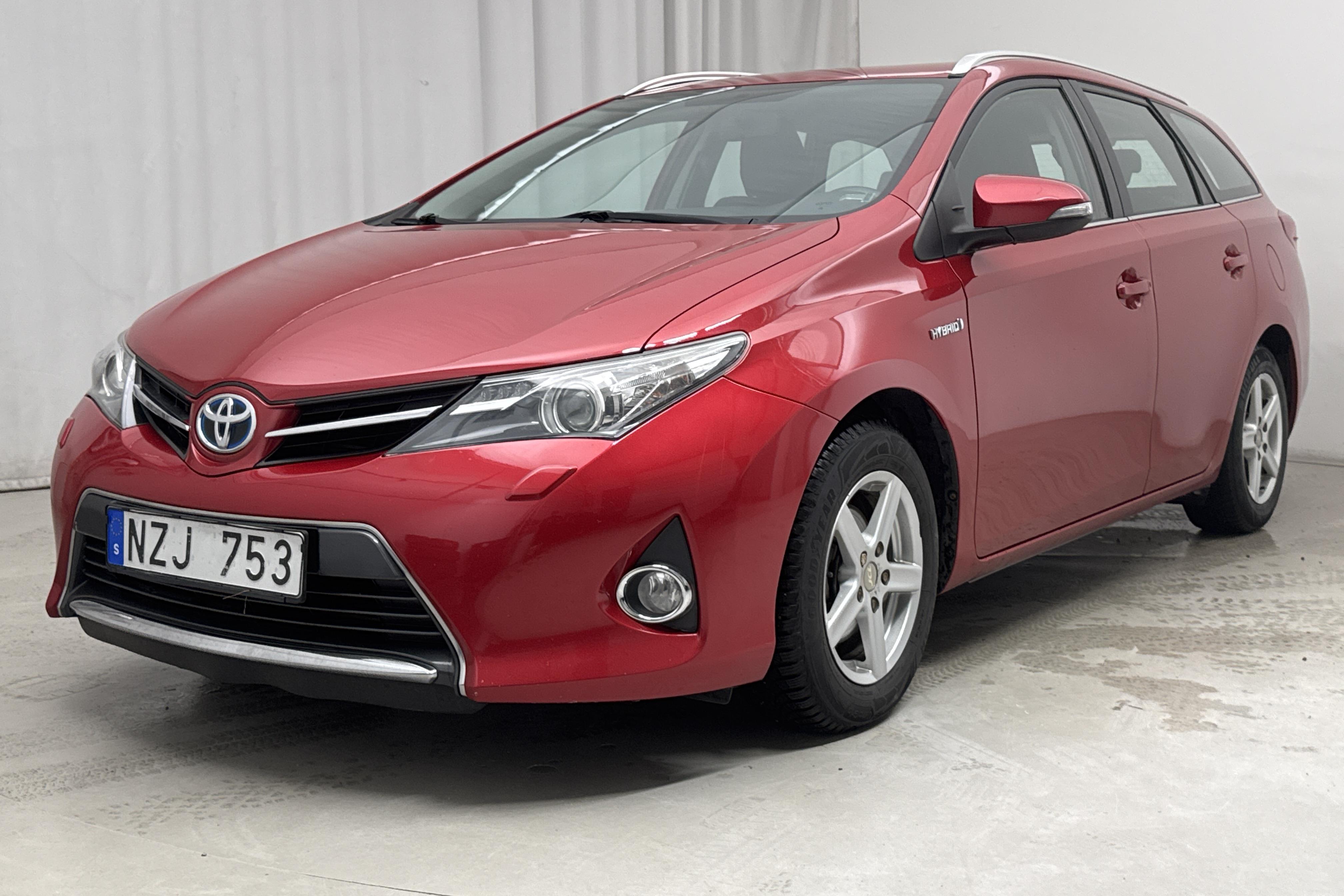 Toyota Auris 1.8 HSD Touring Sports (99hk) - 236 280 km - Automatyczna - Dark Red - 2013