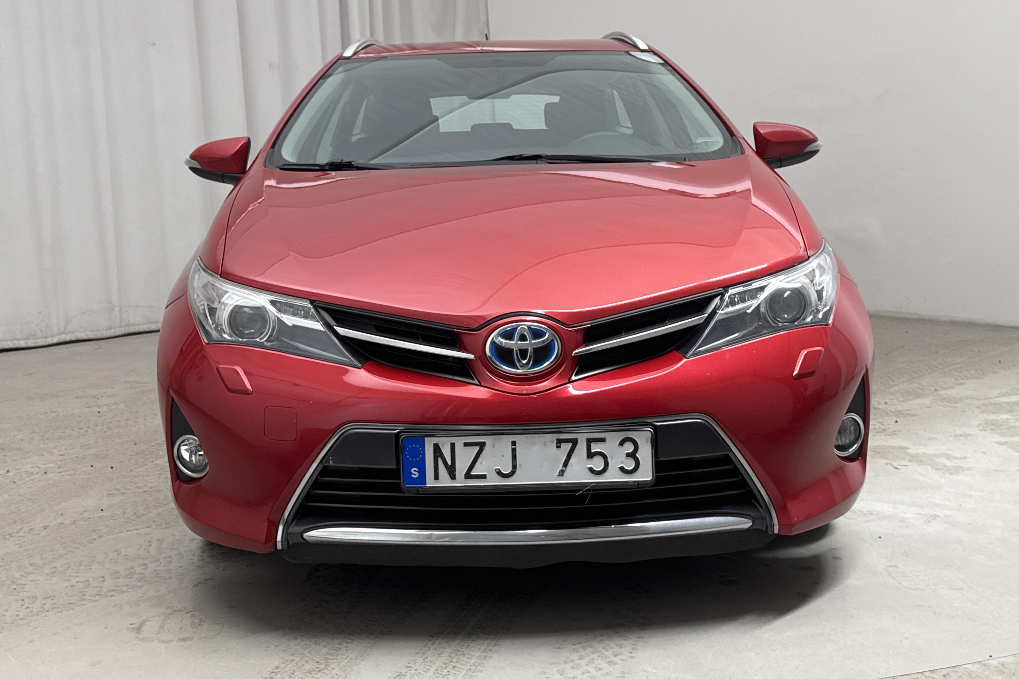 Toyota Auris 1.8 HSD Touring Sports (99hk) - 236 280 km - Automatyczna - Dark Red - 2013