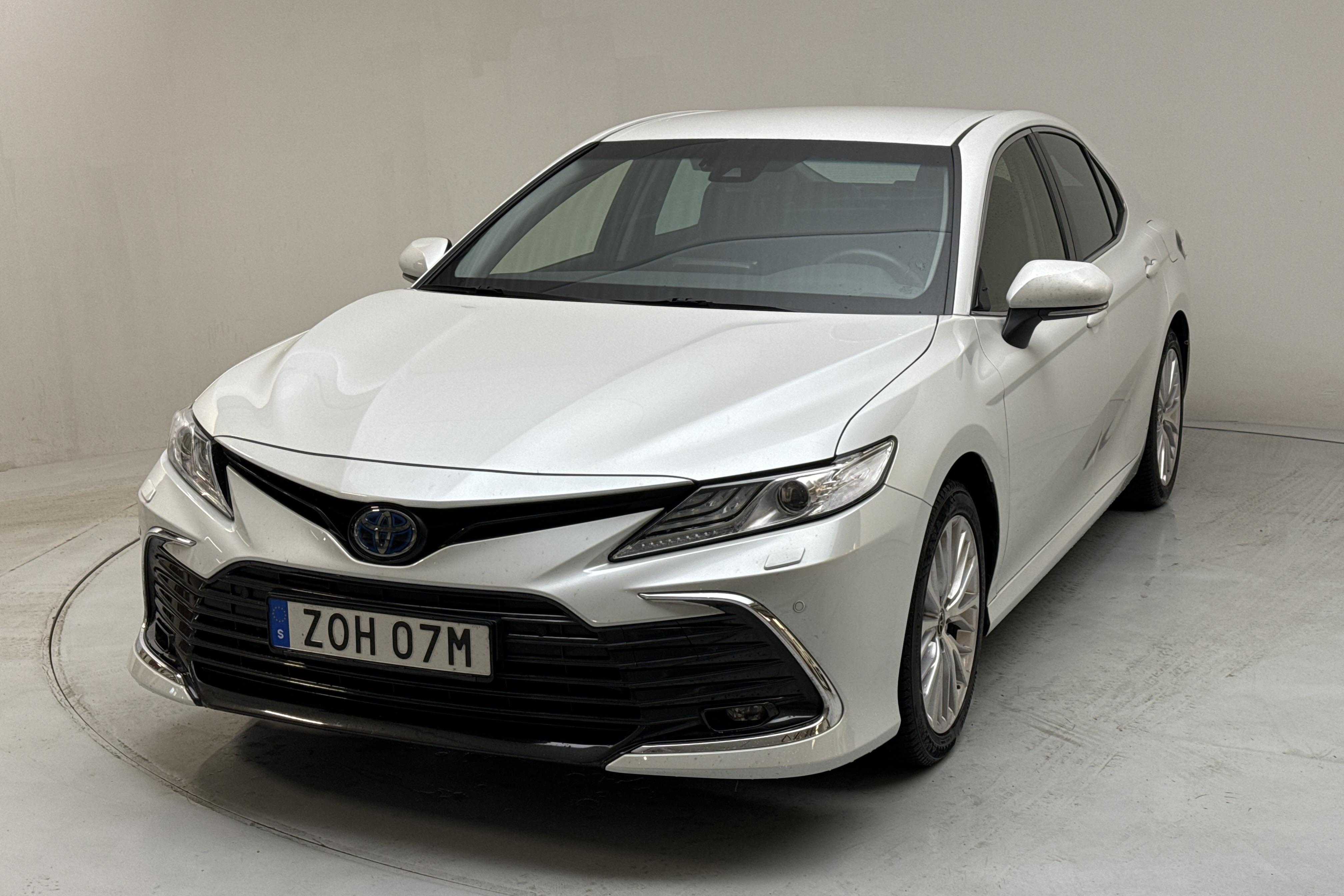 Toyota Camry 2.5 Hybrid (218hk) - 43 100 km - Automaatne - valge - 2022