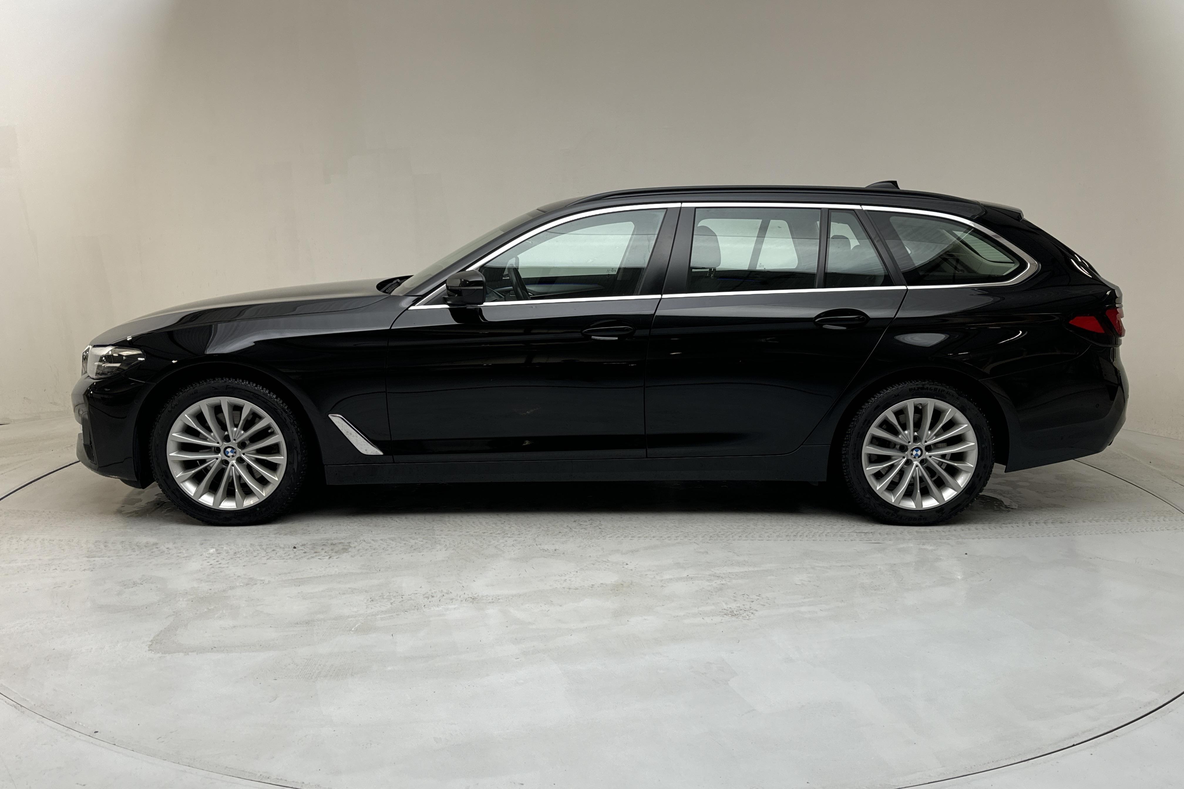 BMW 520d xDrive Touring, G31 LCI (190hk) - 96 000 km - Automatic - black - 2021