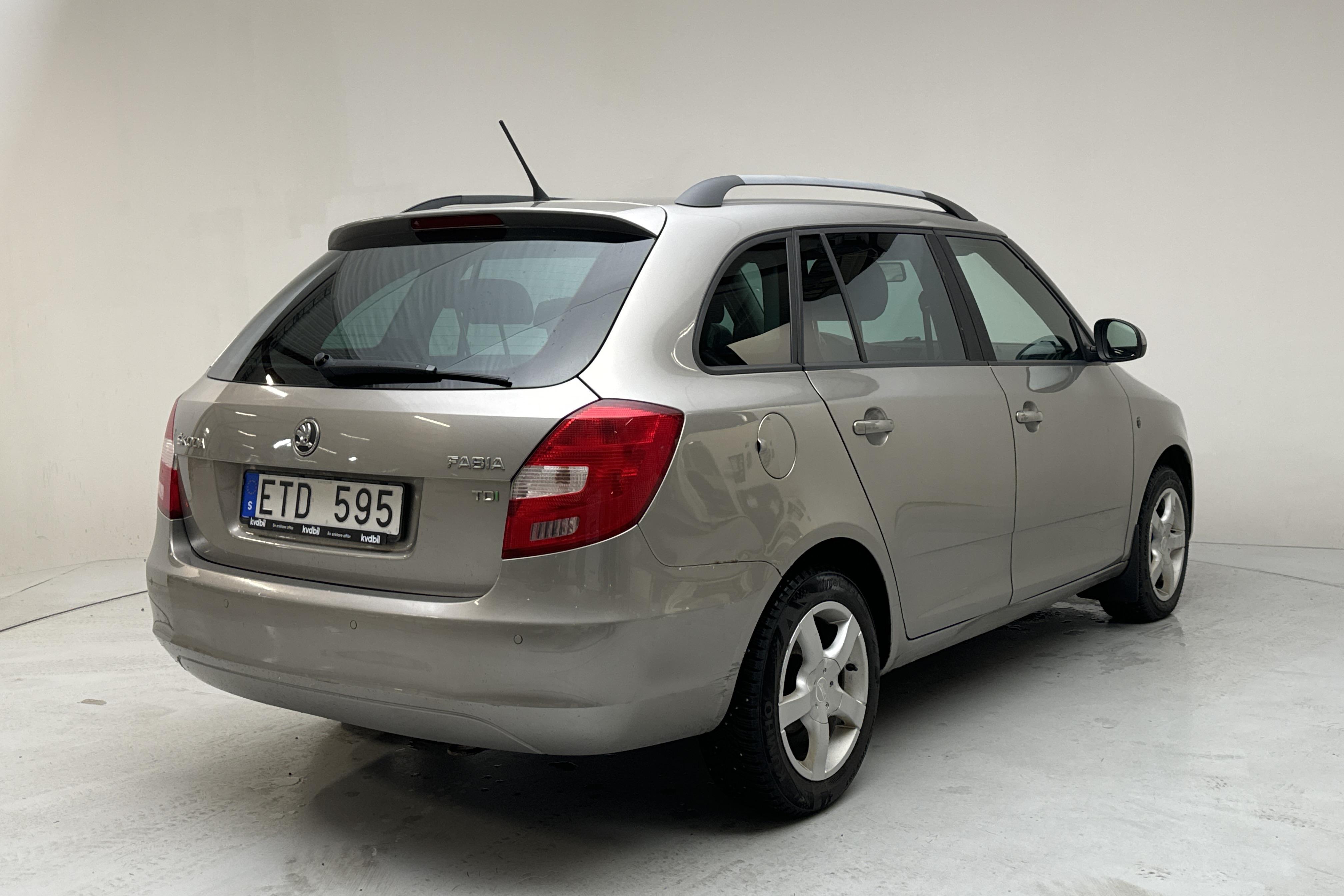 Skoda Fabia 1.6 TDI Combi (90hk) - 259 710 km - Käsitsi - Light Brown - 2014