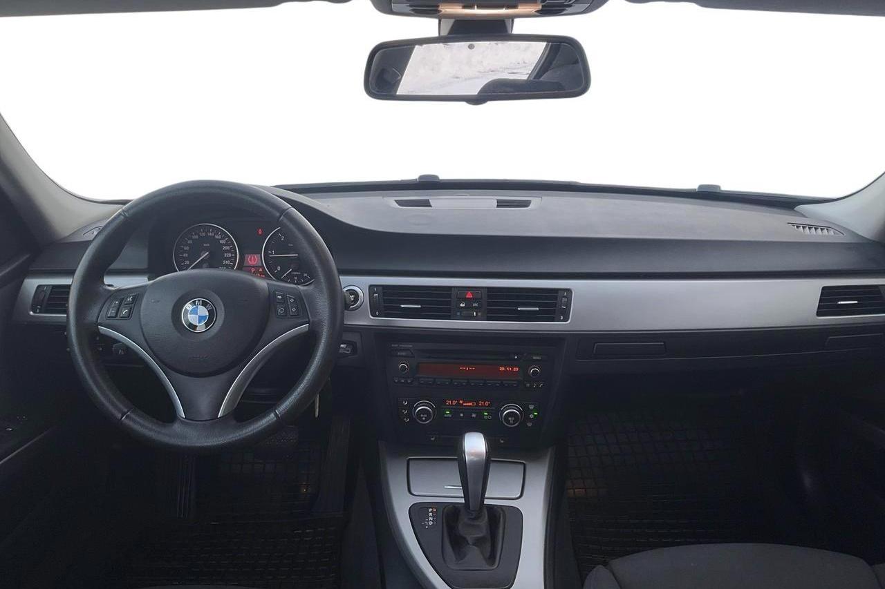 BMW 320d Sedan, E90 (177hk) - 8 495 mil - Automat - röd - 2008